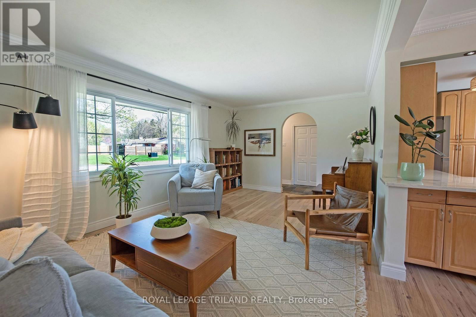 673 ALGOMA AVENUE Image 6