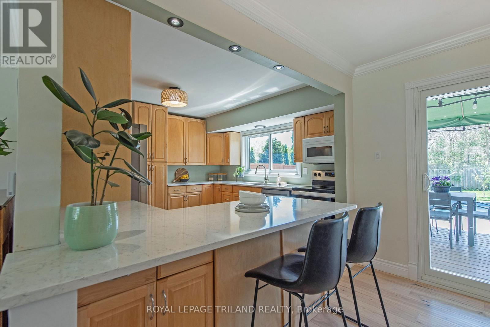 673 ALGOMA AVENUE Image 9