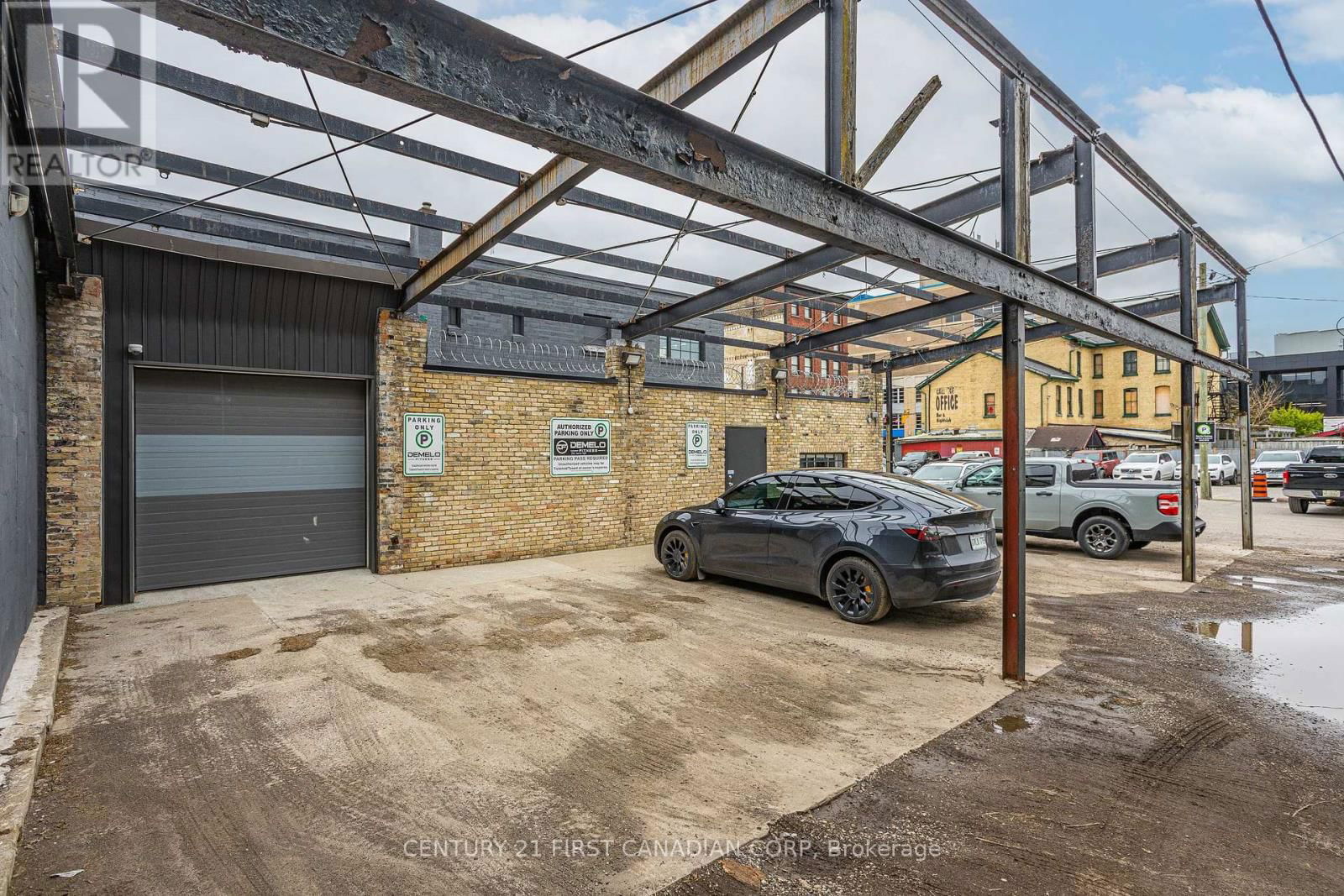 347 CLARENCE STREET Image 9