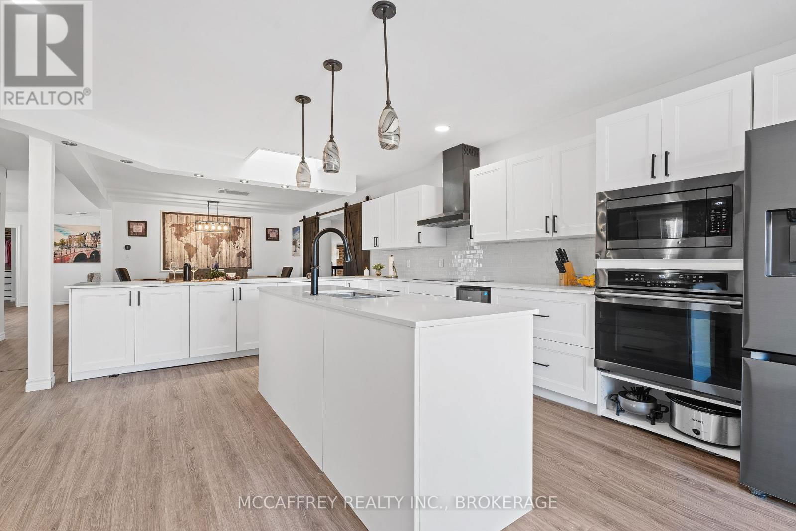 137 THOMAS STREET Image 11