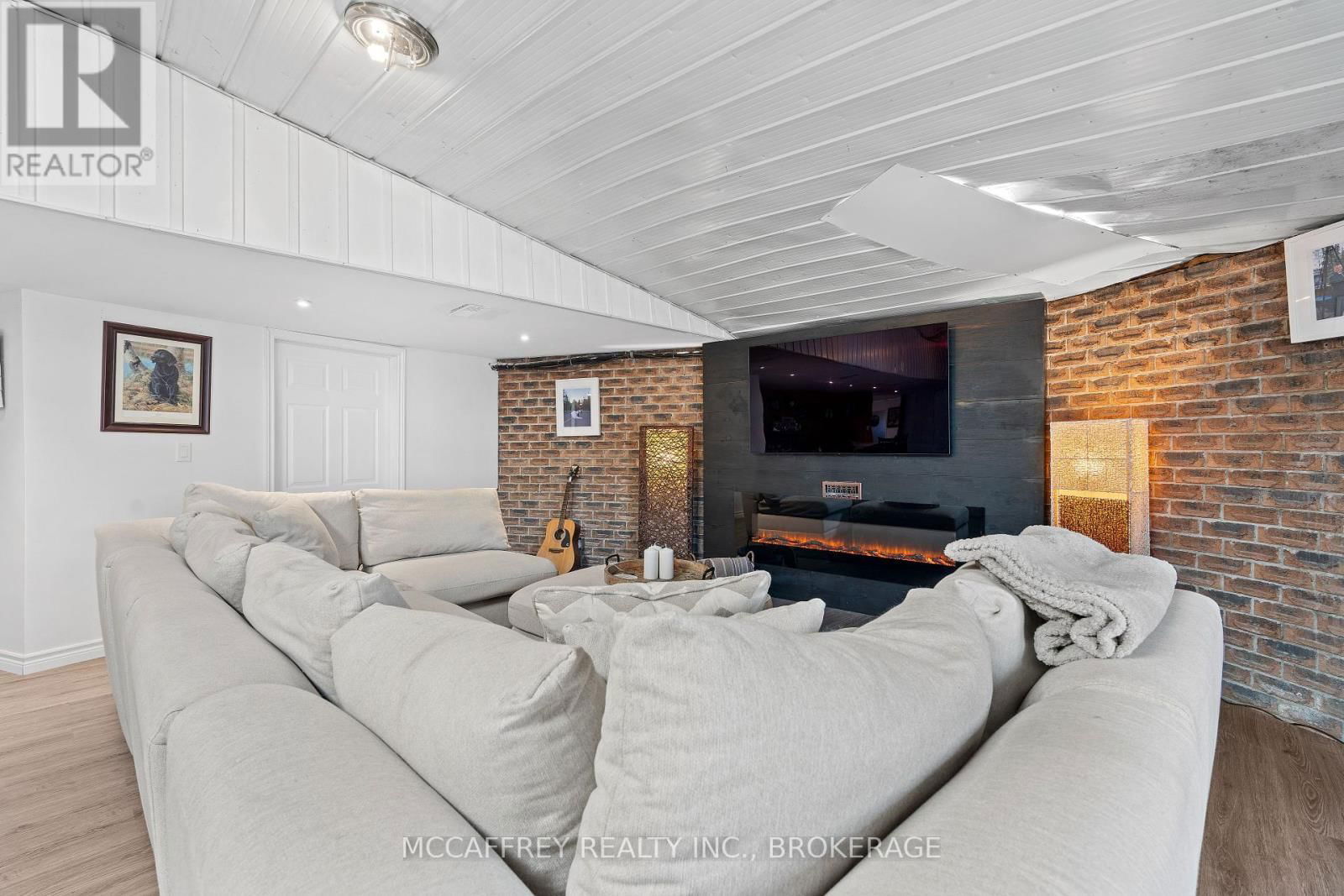 137 THOMAS STREET Image 16