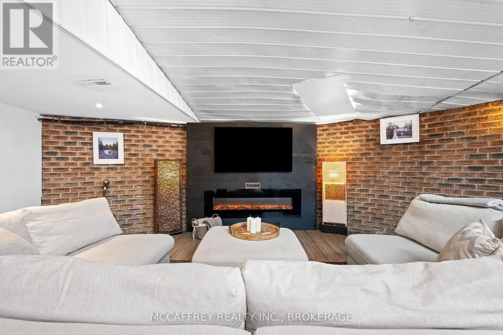 137 THOMAS STREET Image 17