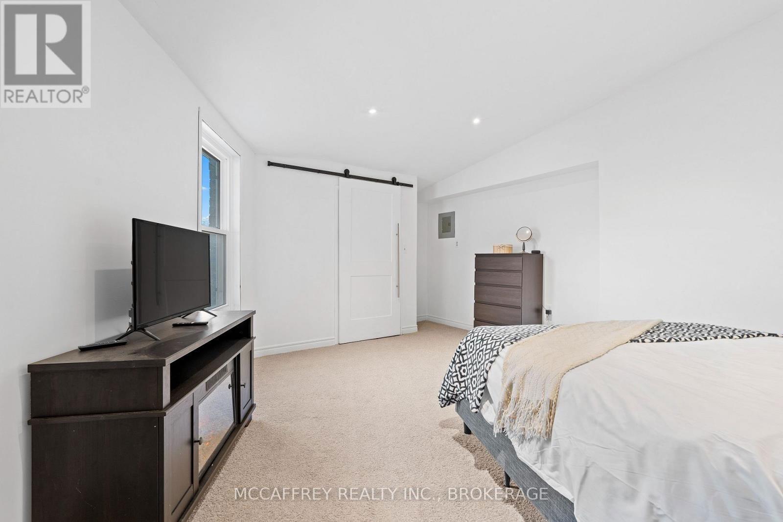 137 THOMAS STREET Image 34