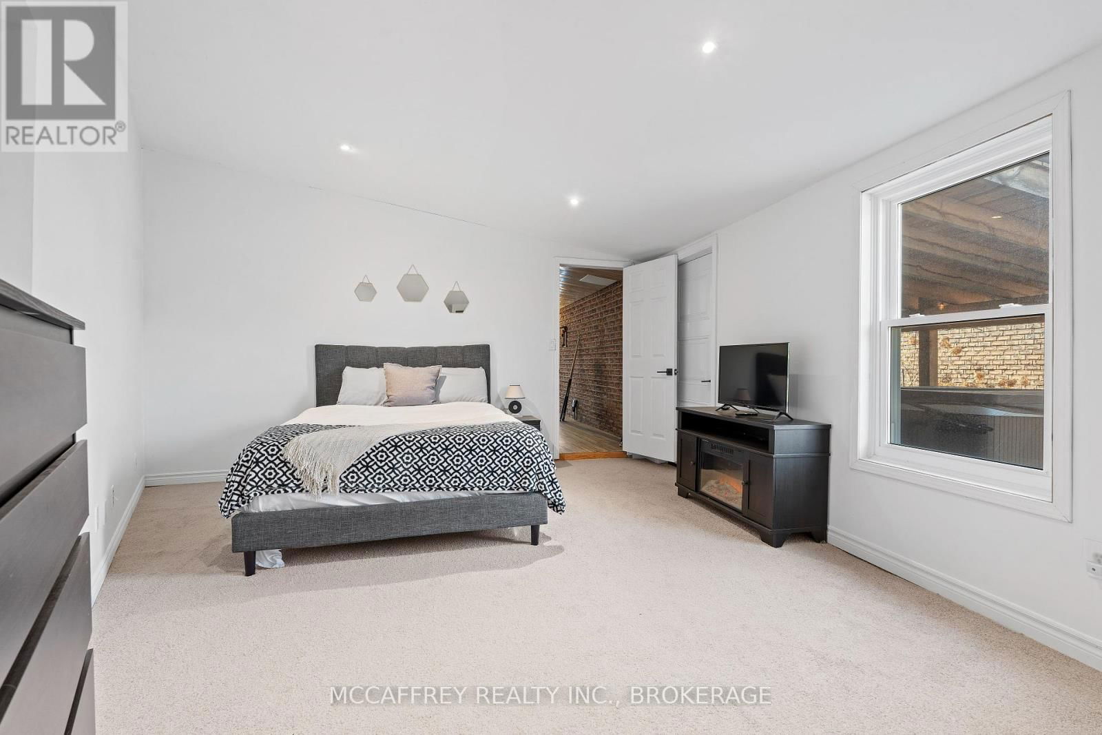 137 THOMAS STREET Image 35