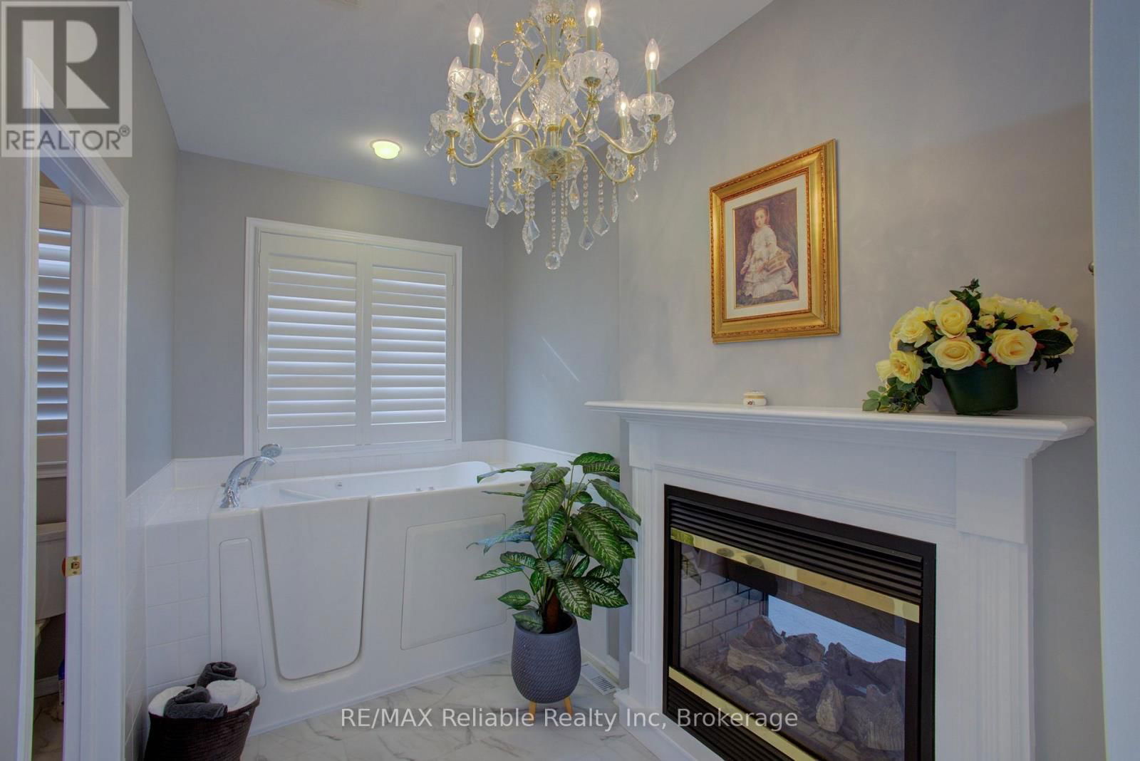 16 STORNOWAY CRESCENT Image 10