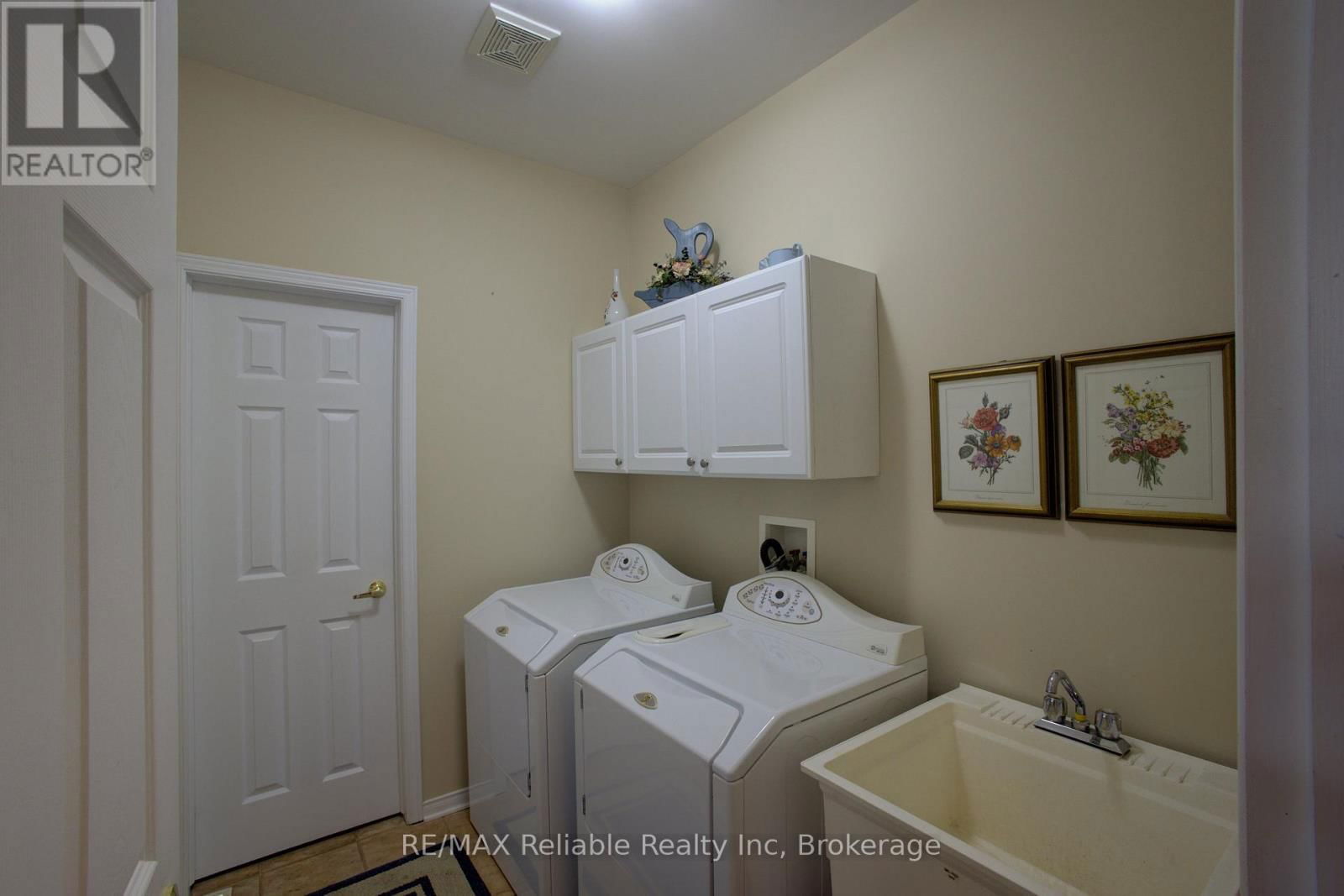 16 STORNOWAY CRESCENT Image 22