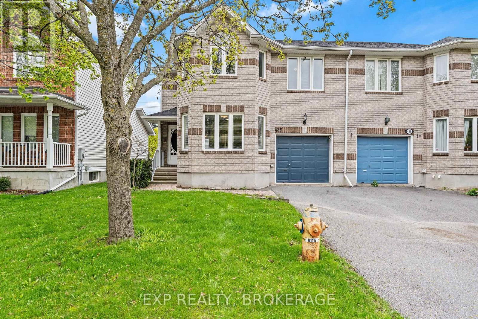 435 FIELDSTONE DRIVE Image 1