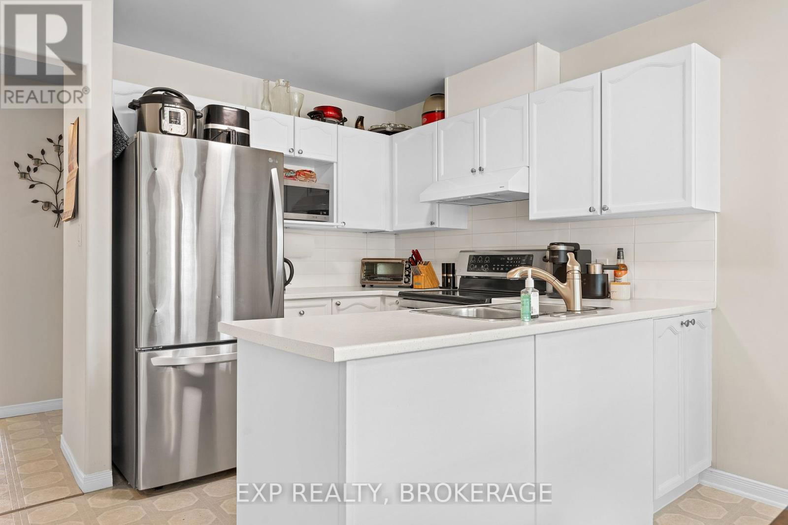 435 FIELDSTONE DRIVE Image 11