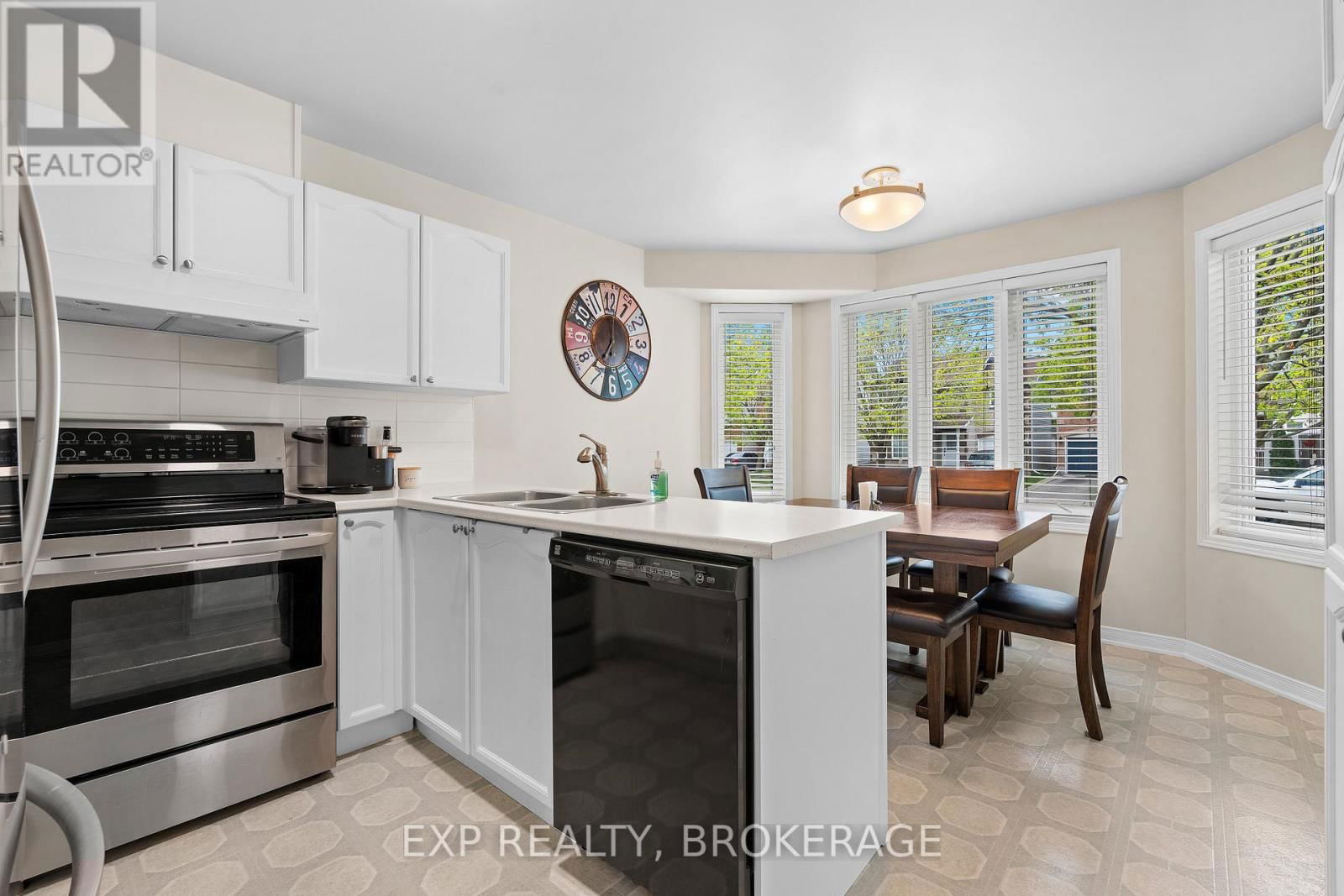 435 FIELDSTONE DRIVE Image 12