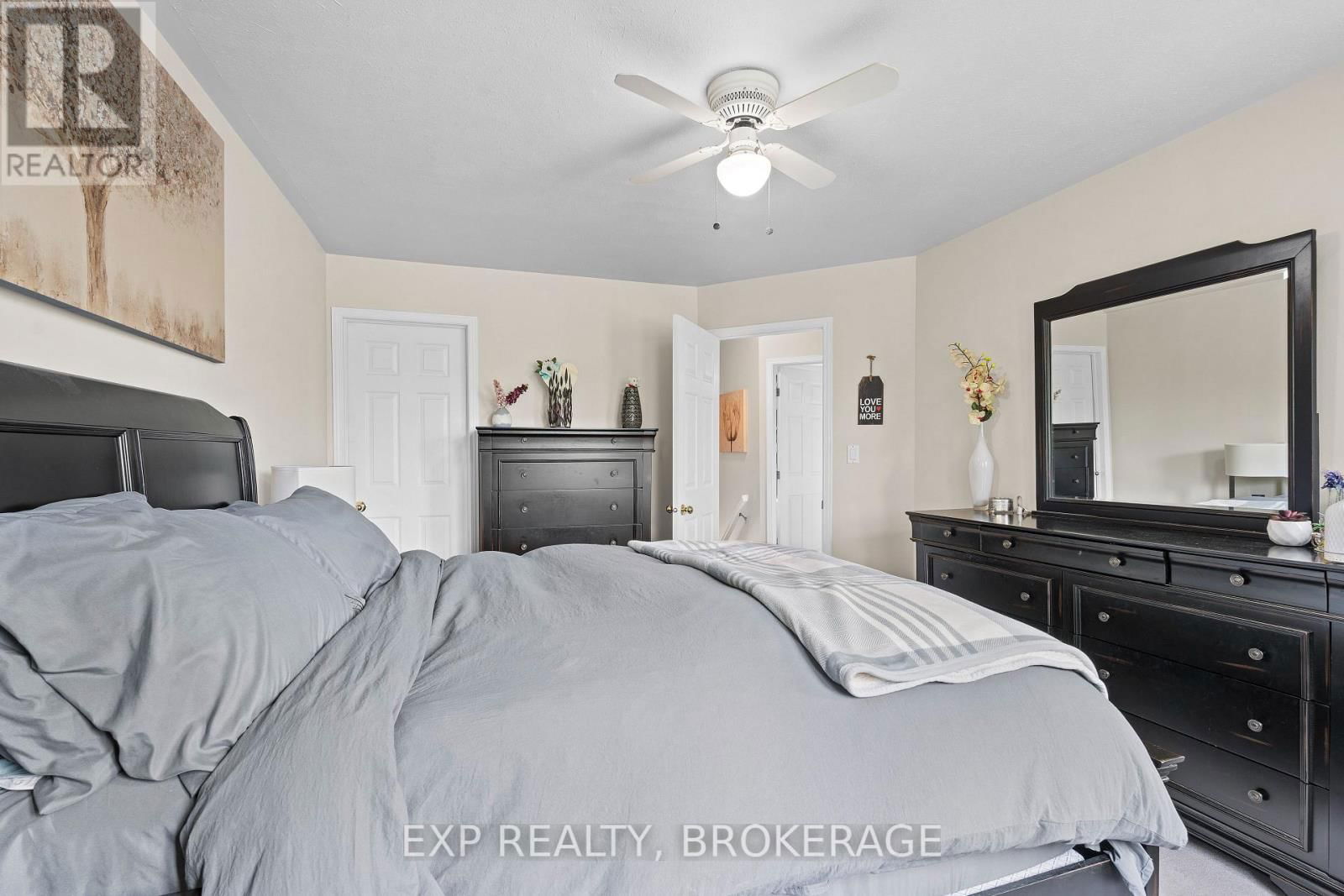 435 FIELDSTONE DRIVE Image 17