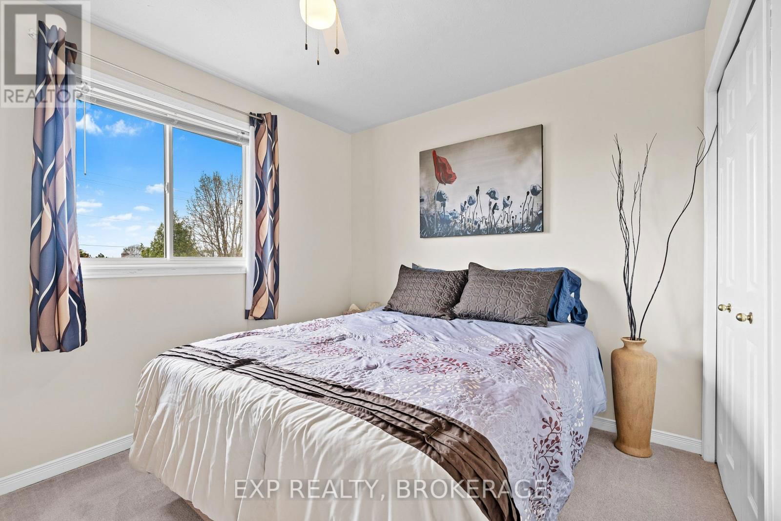 435 FIELDSTONE DRIVE Image 22