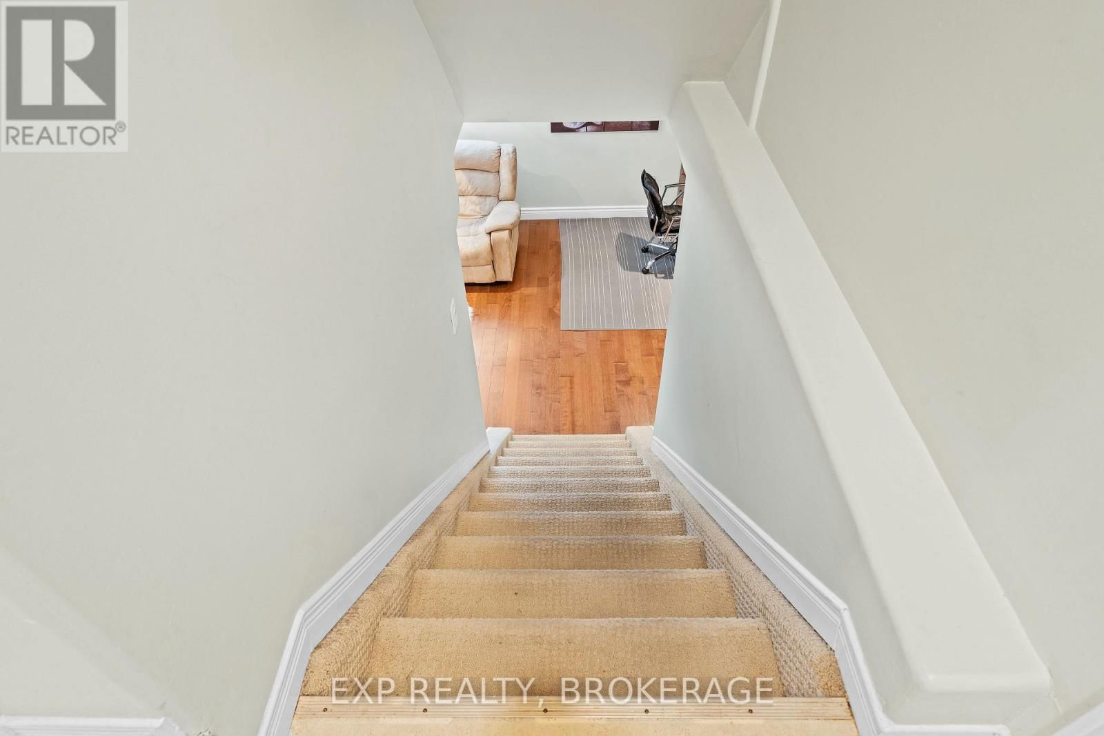 435 FIELDSTONE DRIVE Image 24