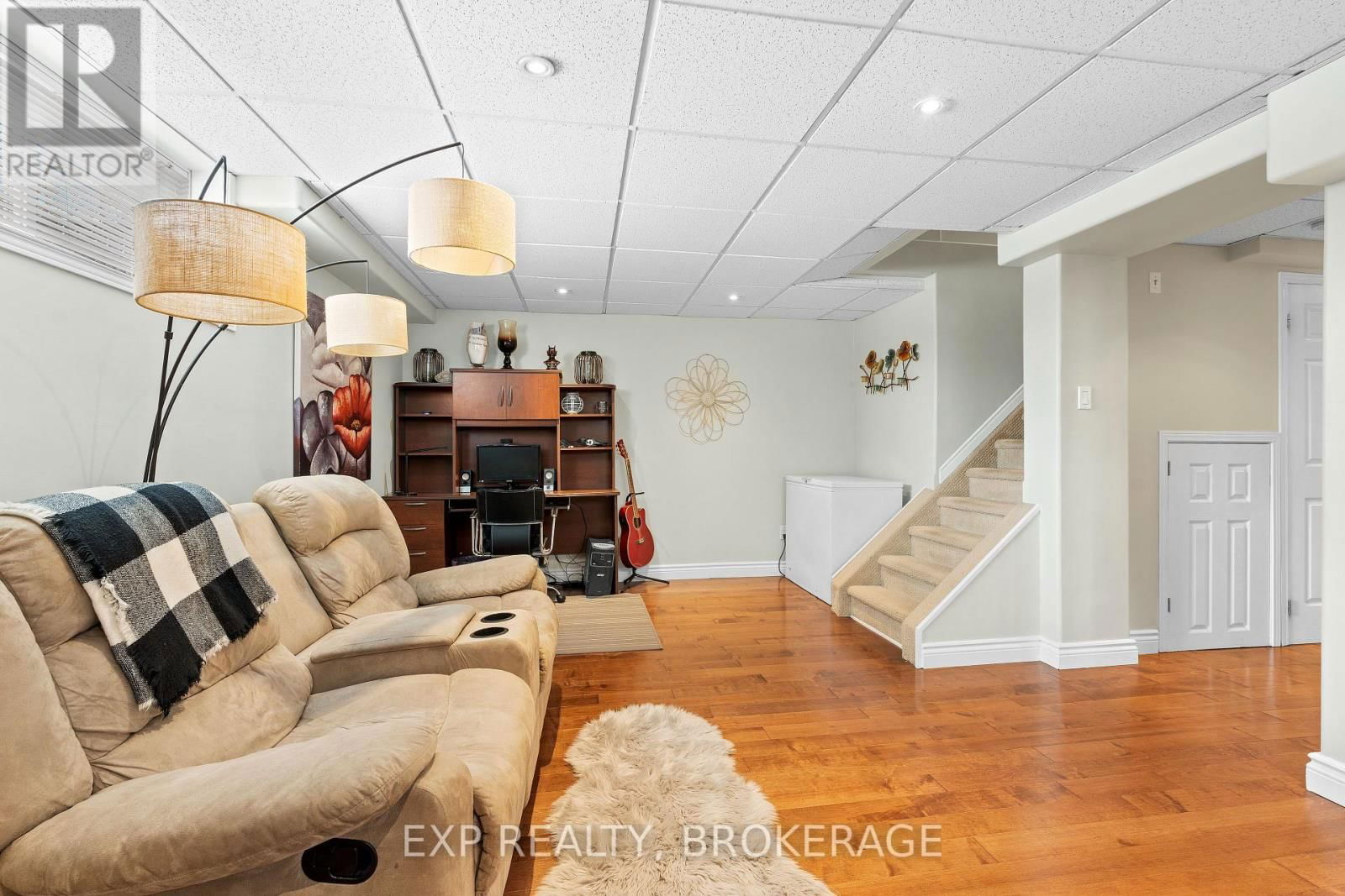 435 FIELDSTONE DRIVE Image 27
