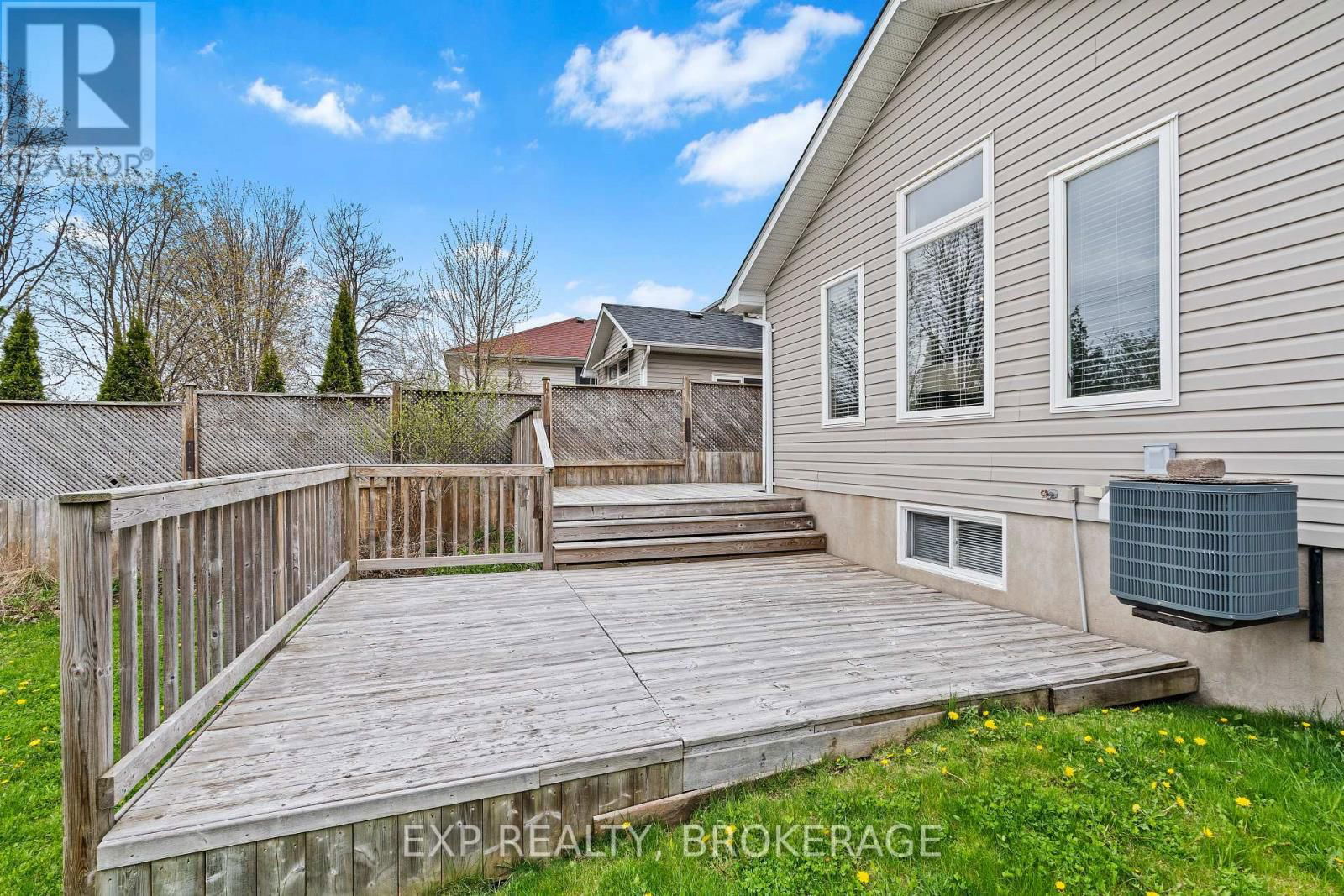 435 FIELDSTONE DRIVE Image 32