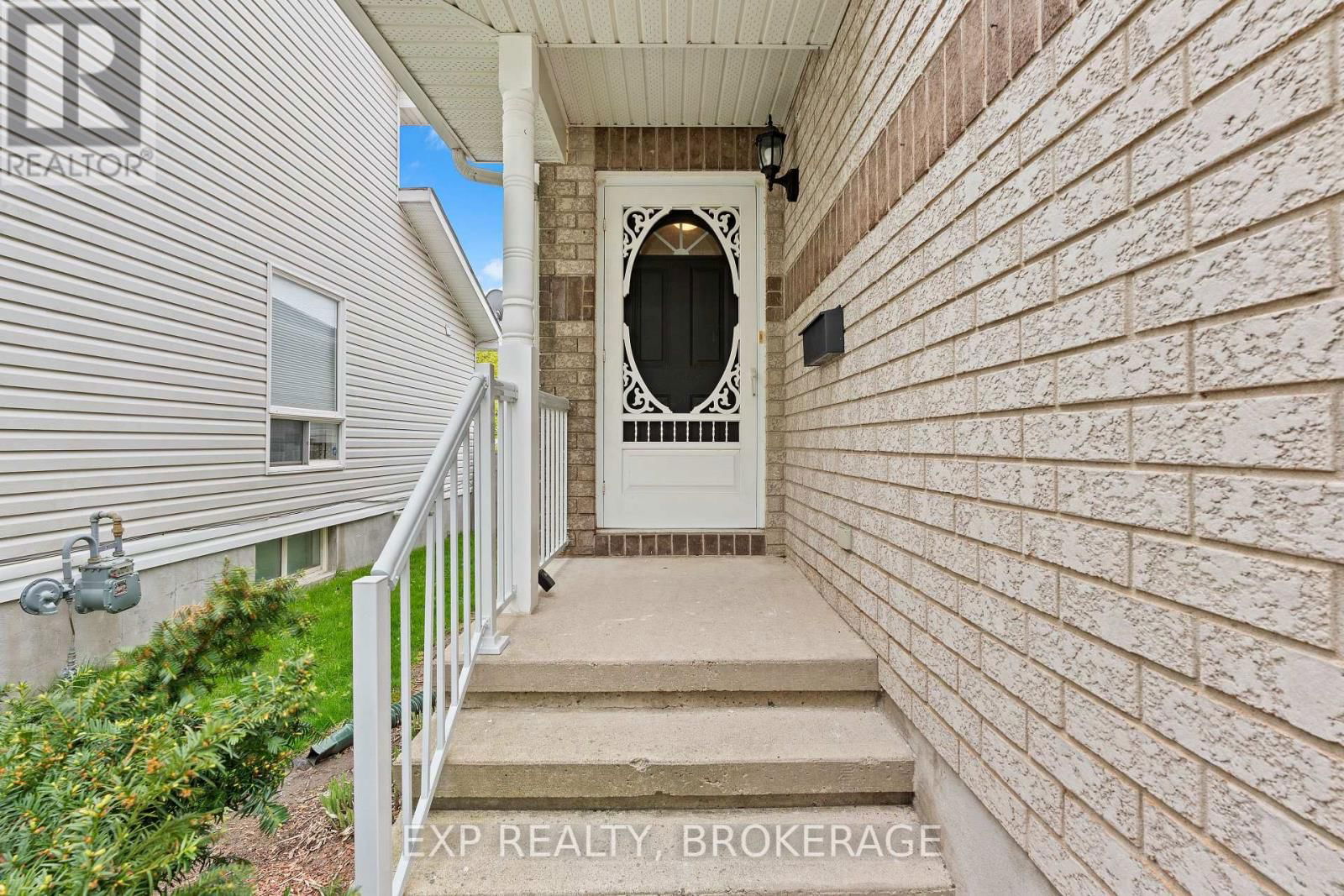 435 FIELDSTONE DRIVE Image 5