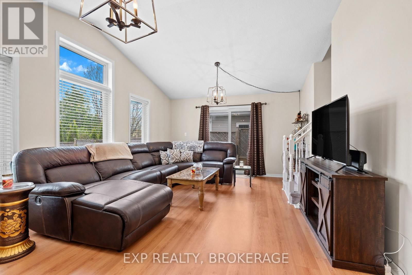 435 FIELDSTONE DRIVE Image 8