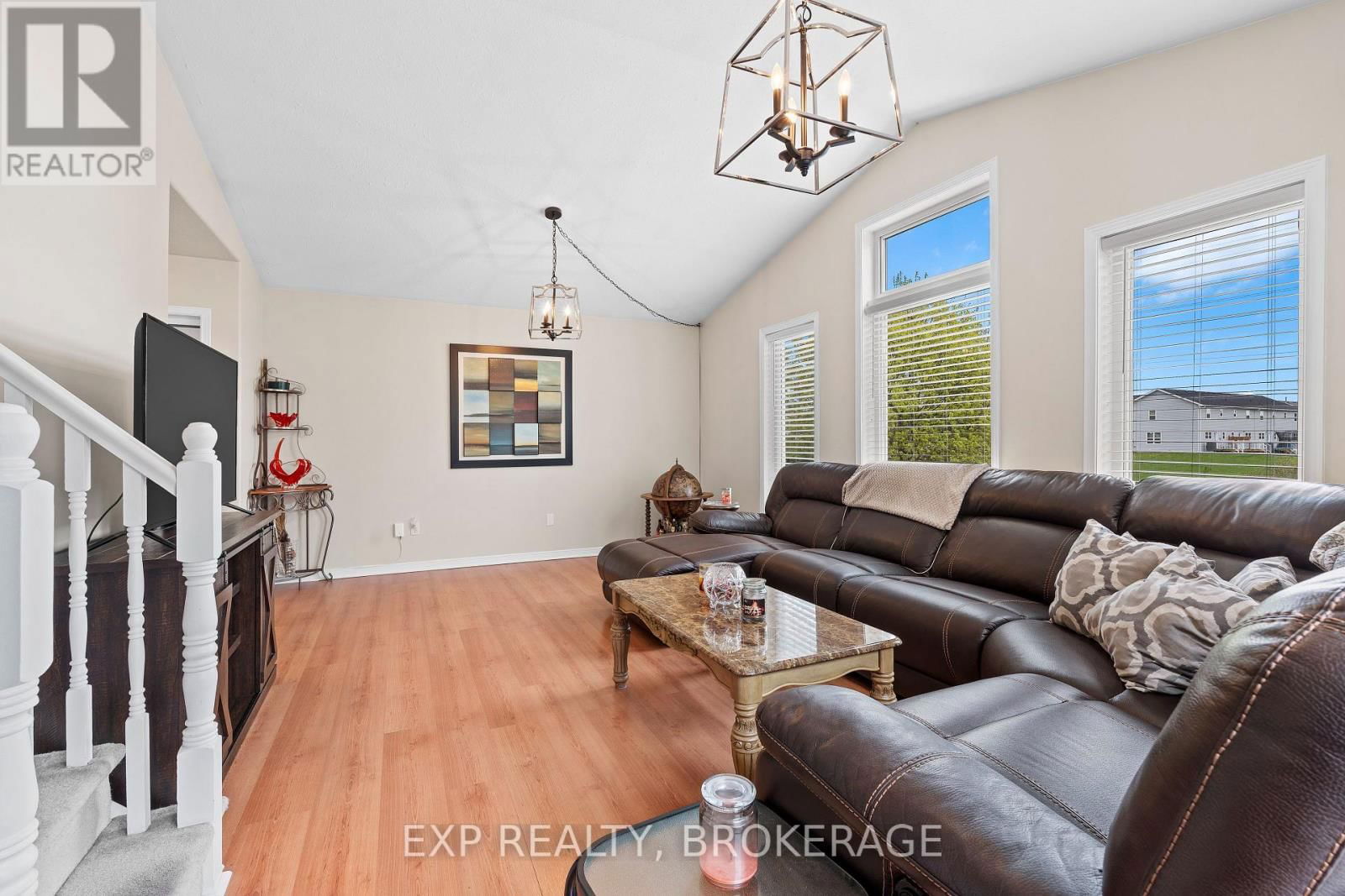 435 FIELDSTONE DRIVE Image 9