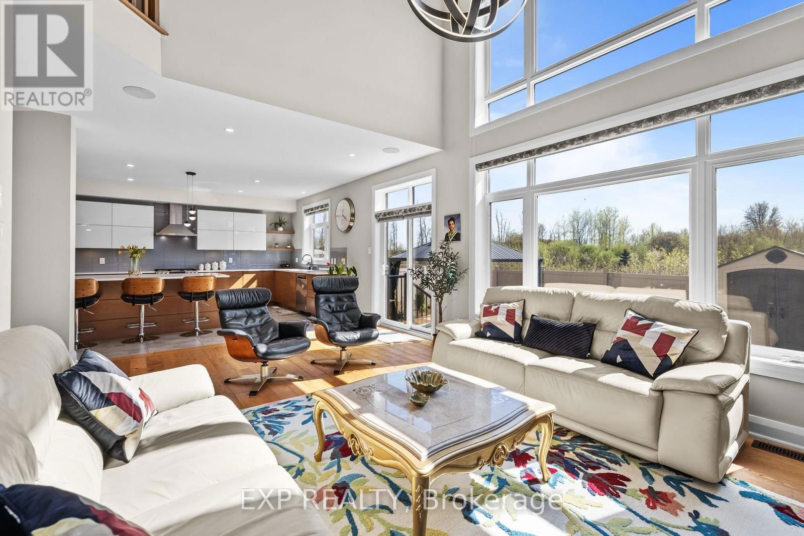 320 SERENADE CRESCENT Image 11
