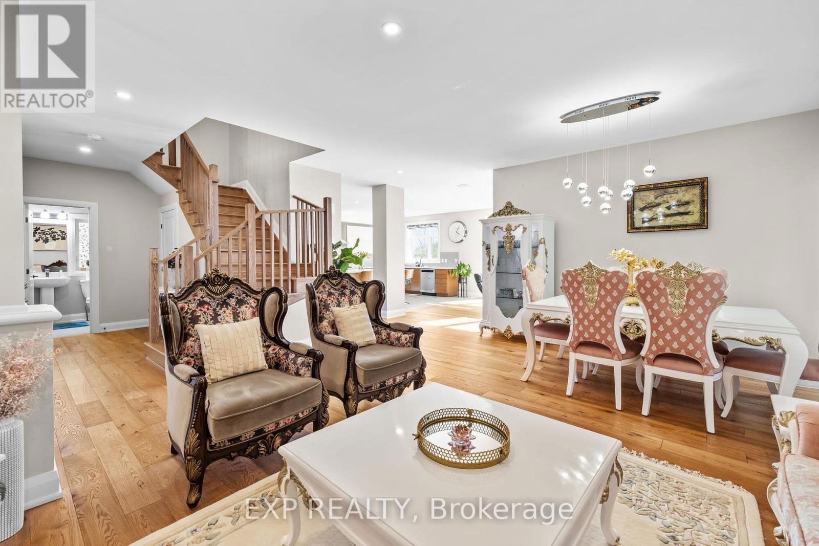 320 SERENADE CRESCENT Image 14