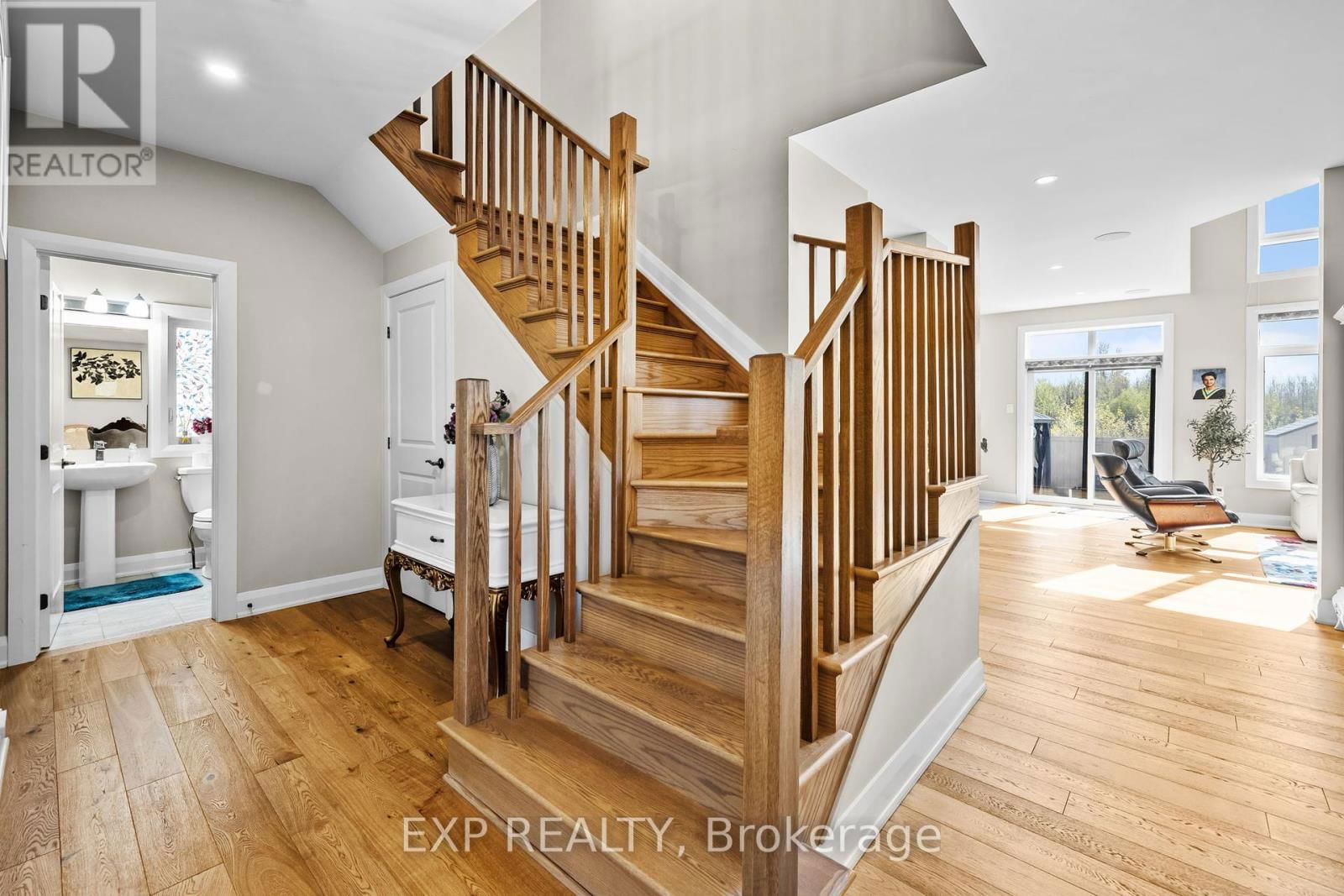 320 SERENADE CRESCENT Image 17