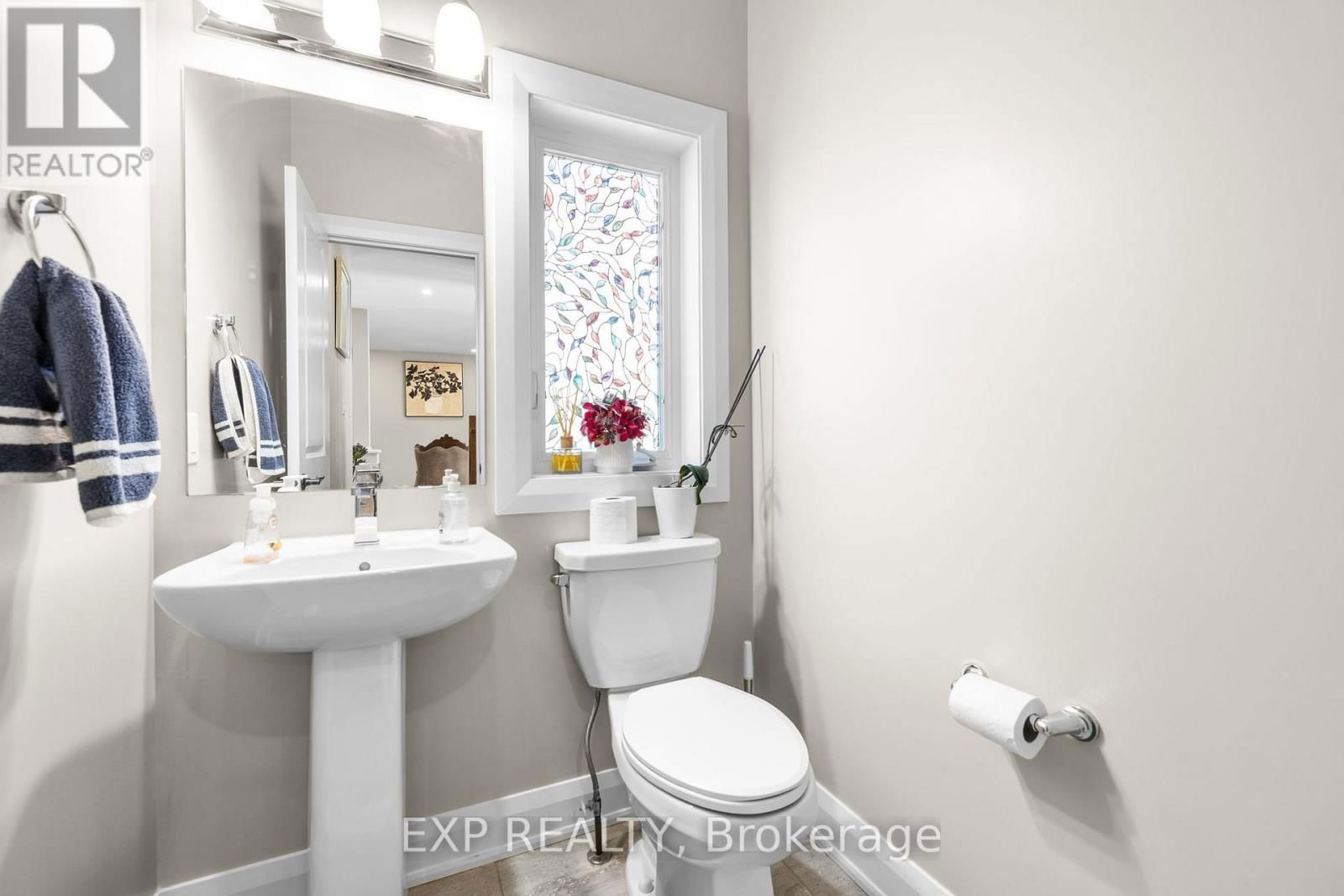 320 SERENADE CRESCENT Image 18