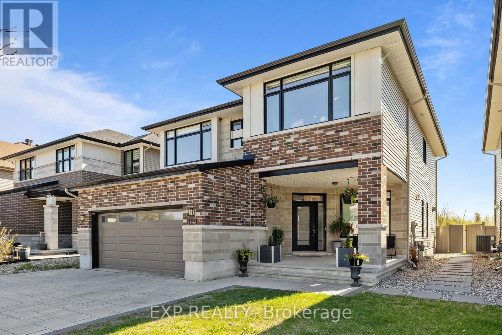 320 SERENADE CRESCENT Image 2