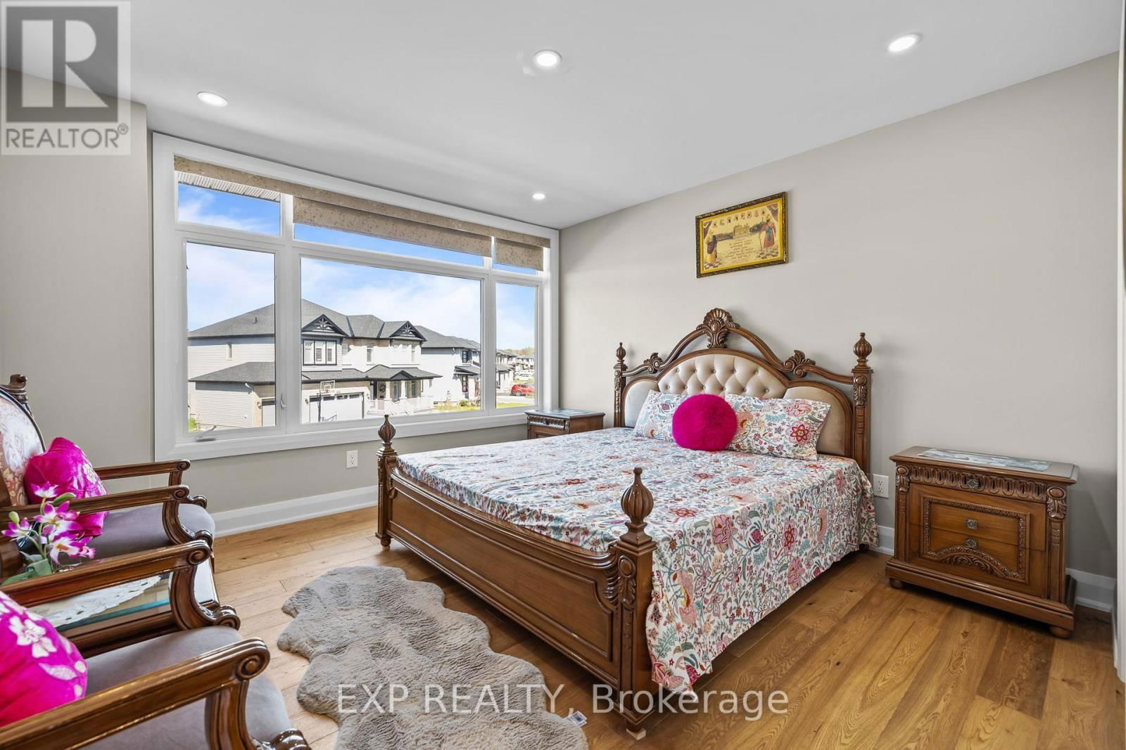 320 SERENADE CRESCENT Image 21