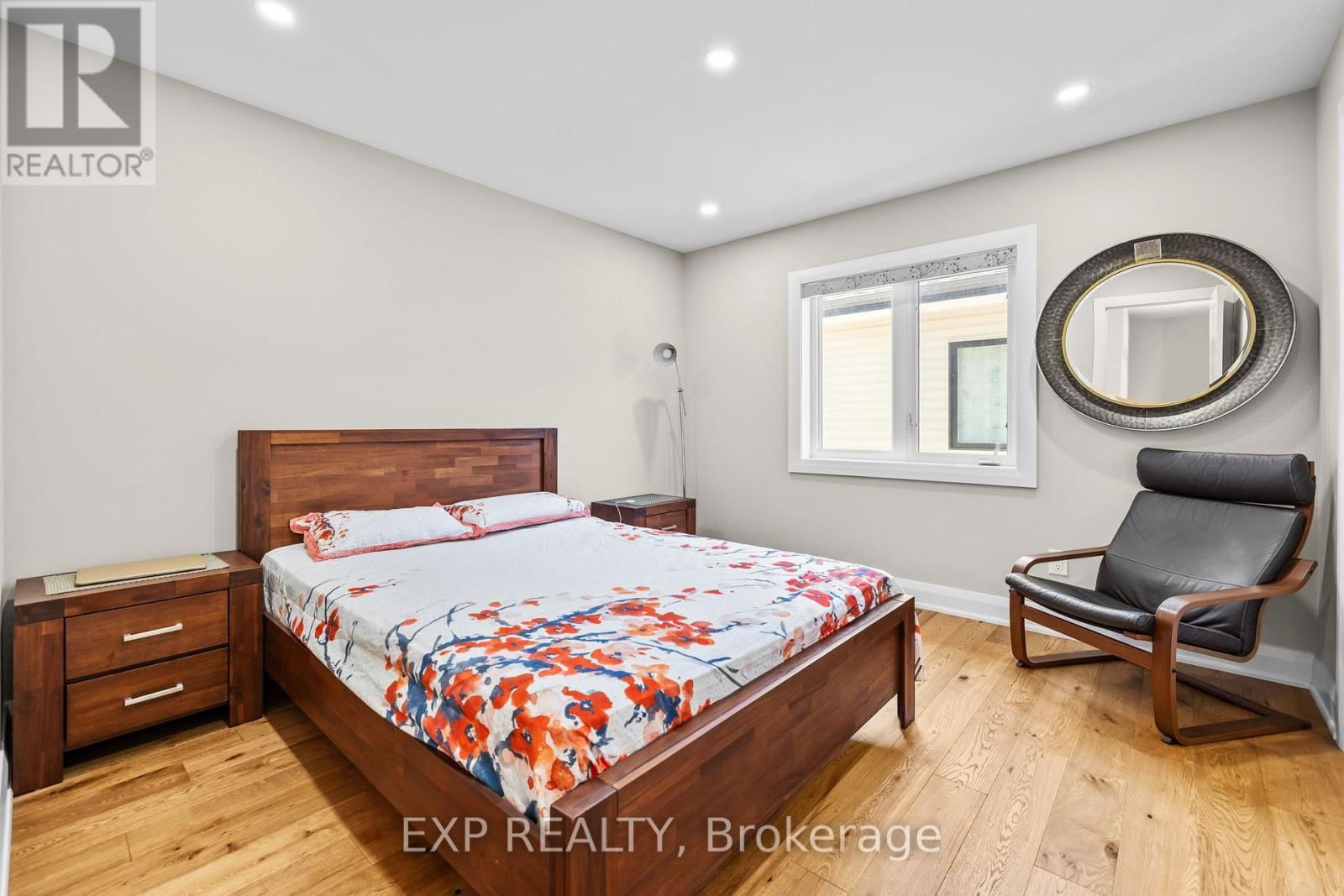 320 SERENADE CRESCENT Image 23