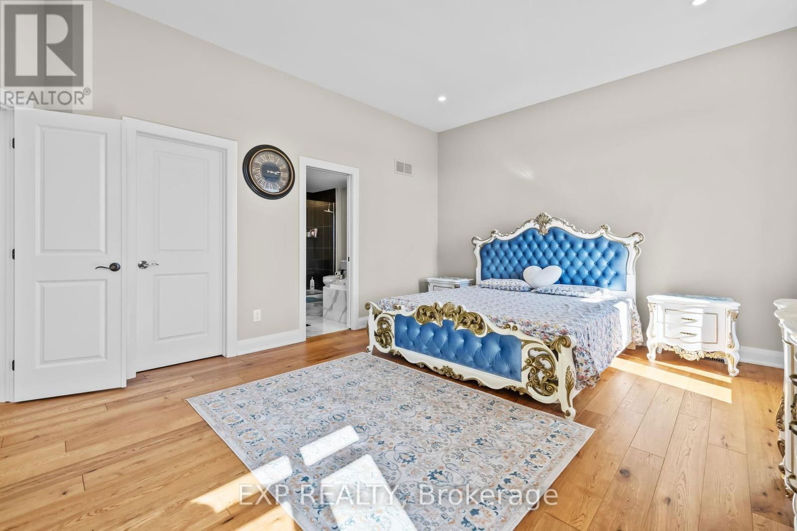 320 SERENADE CRESCENT Image 27