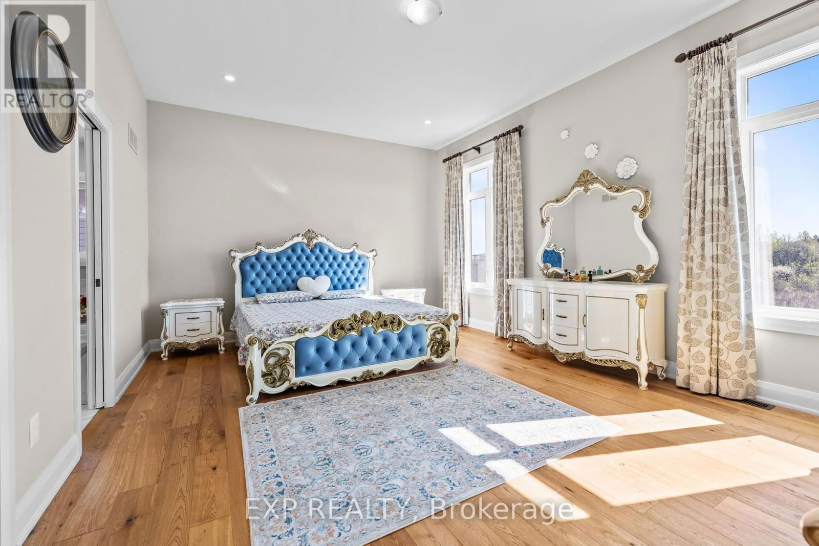 320 SERENADE CRESCENT Image 28
