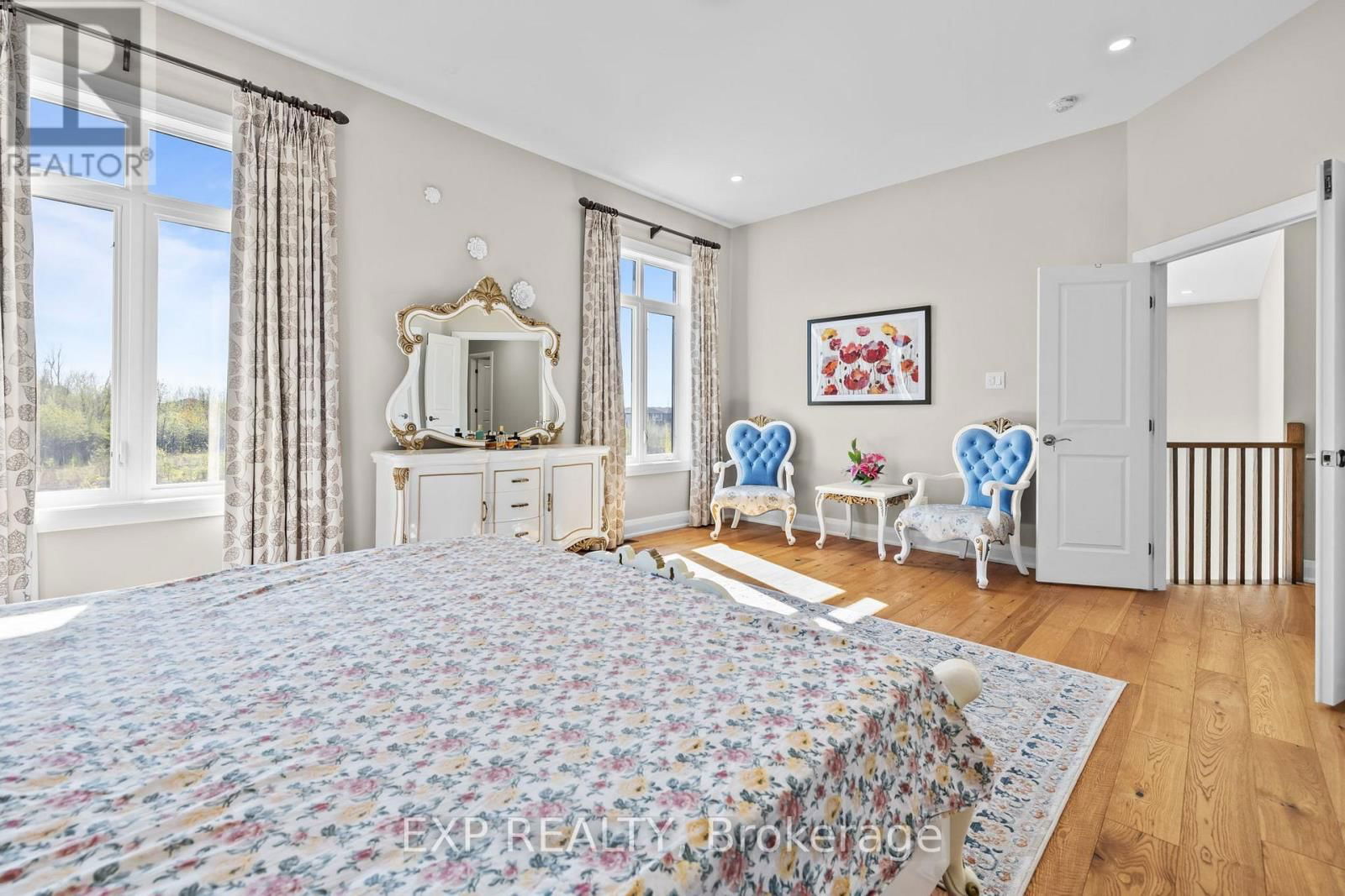 320 SERENADE CRESCENT Image 29