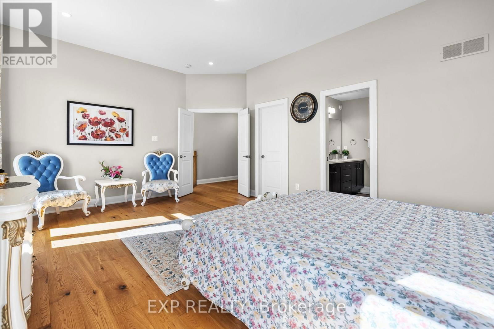 320 SERENADE CRESCENT Image 30