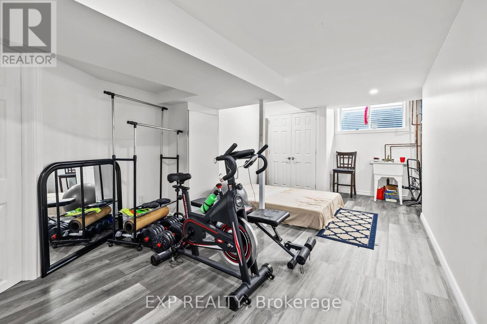 320 SERENADE CRESCENT Image 35