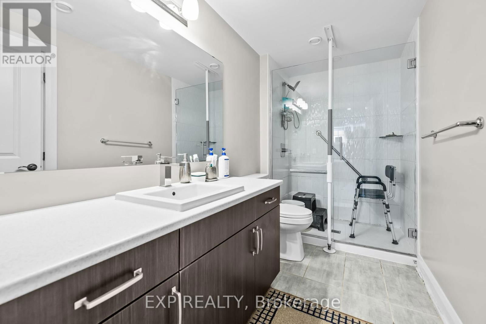 320 SERENADE CRESCENT Image 37