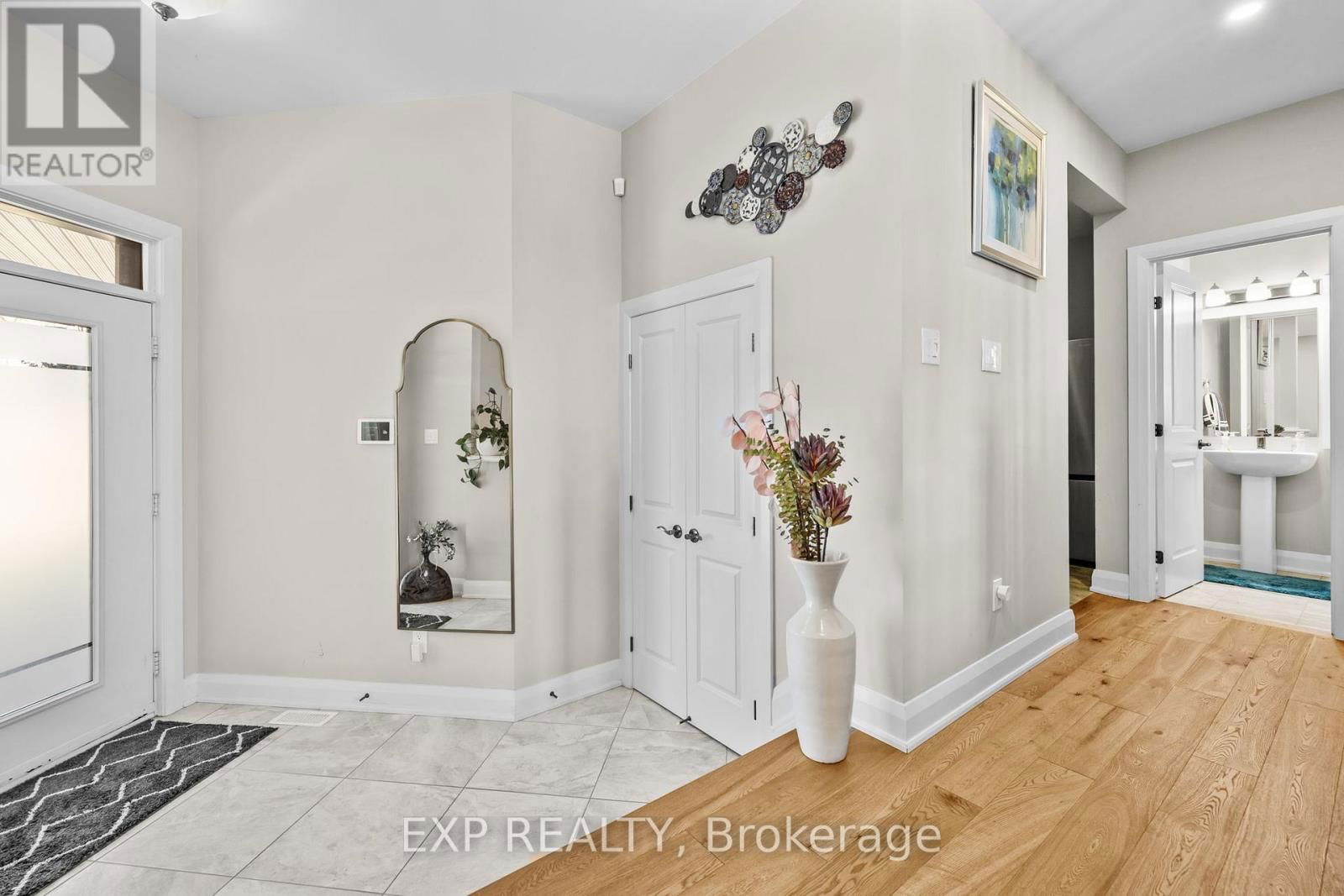 320 SERENADE CRESCENT Image 4