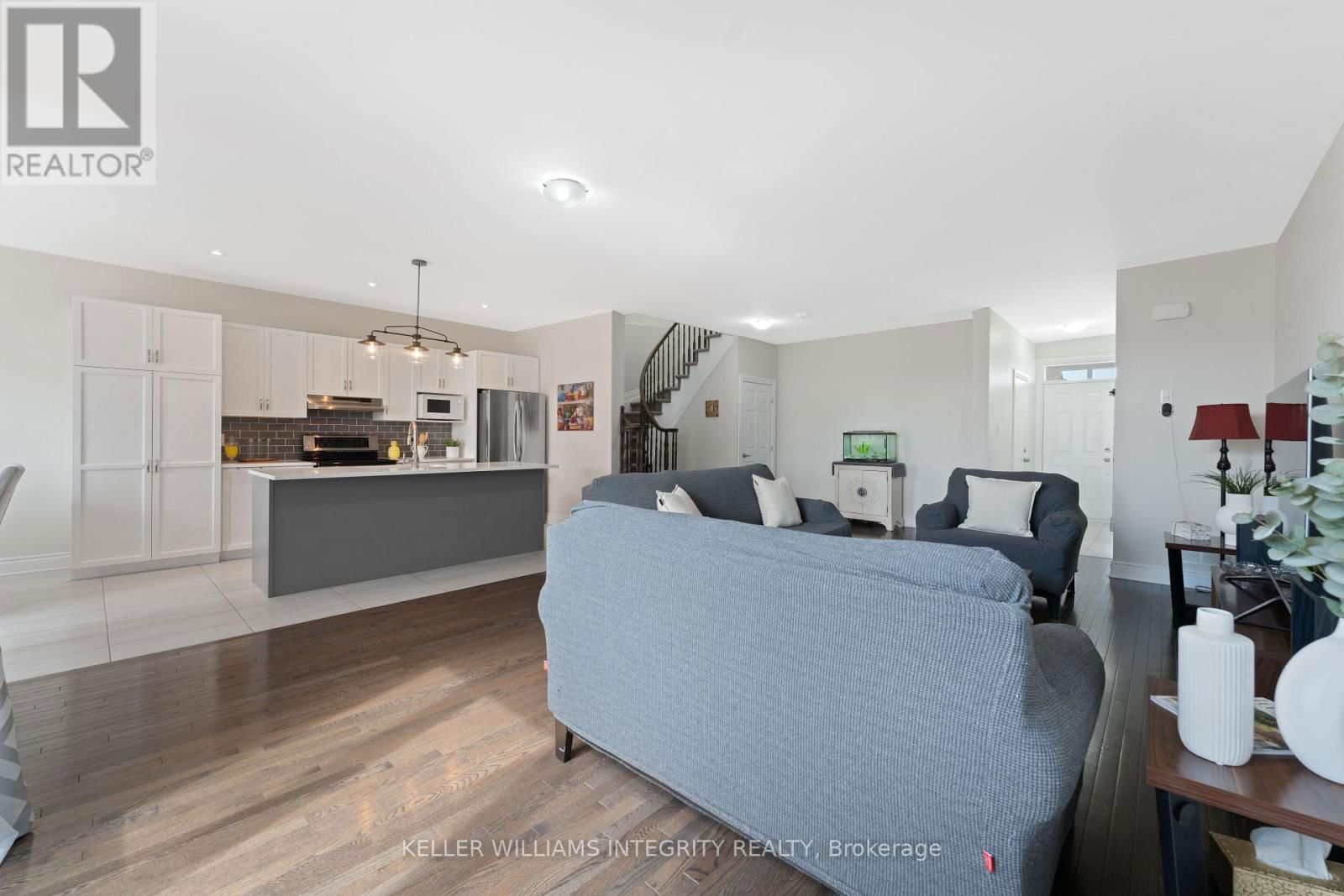 296 BERT HALL STREET Image 8