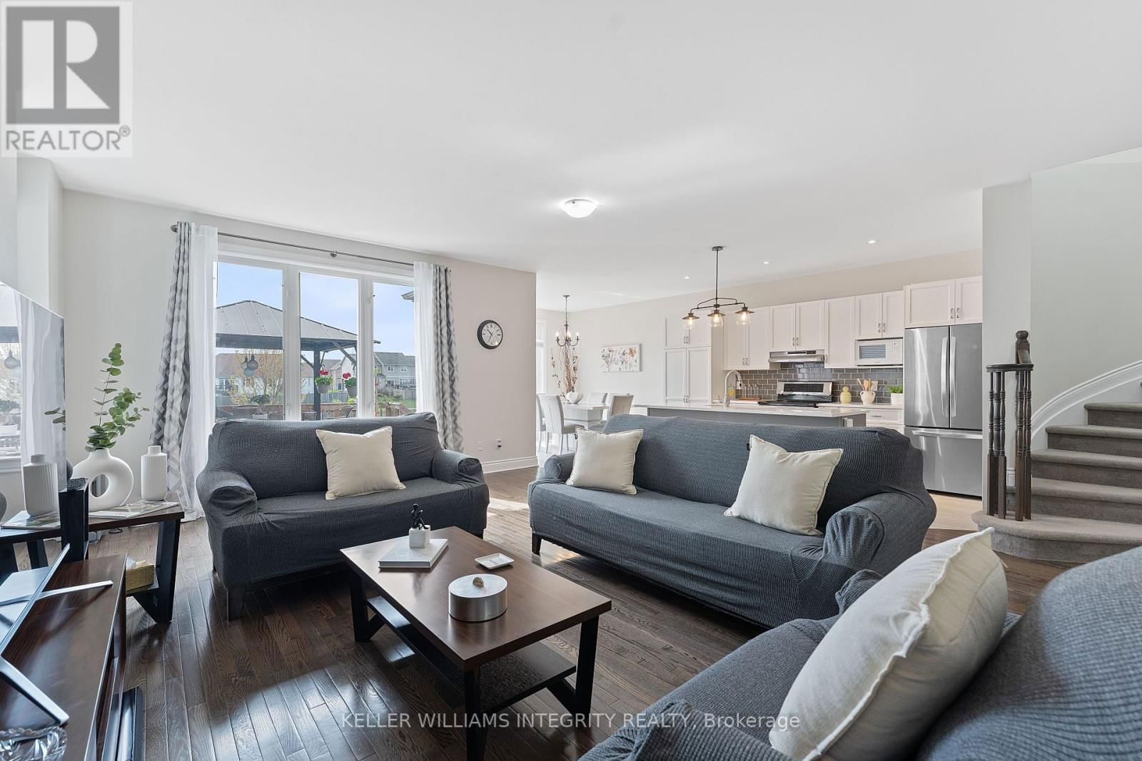 296 BERT HALL STREET Image 9