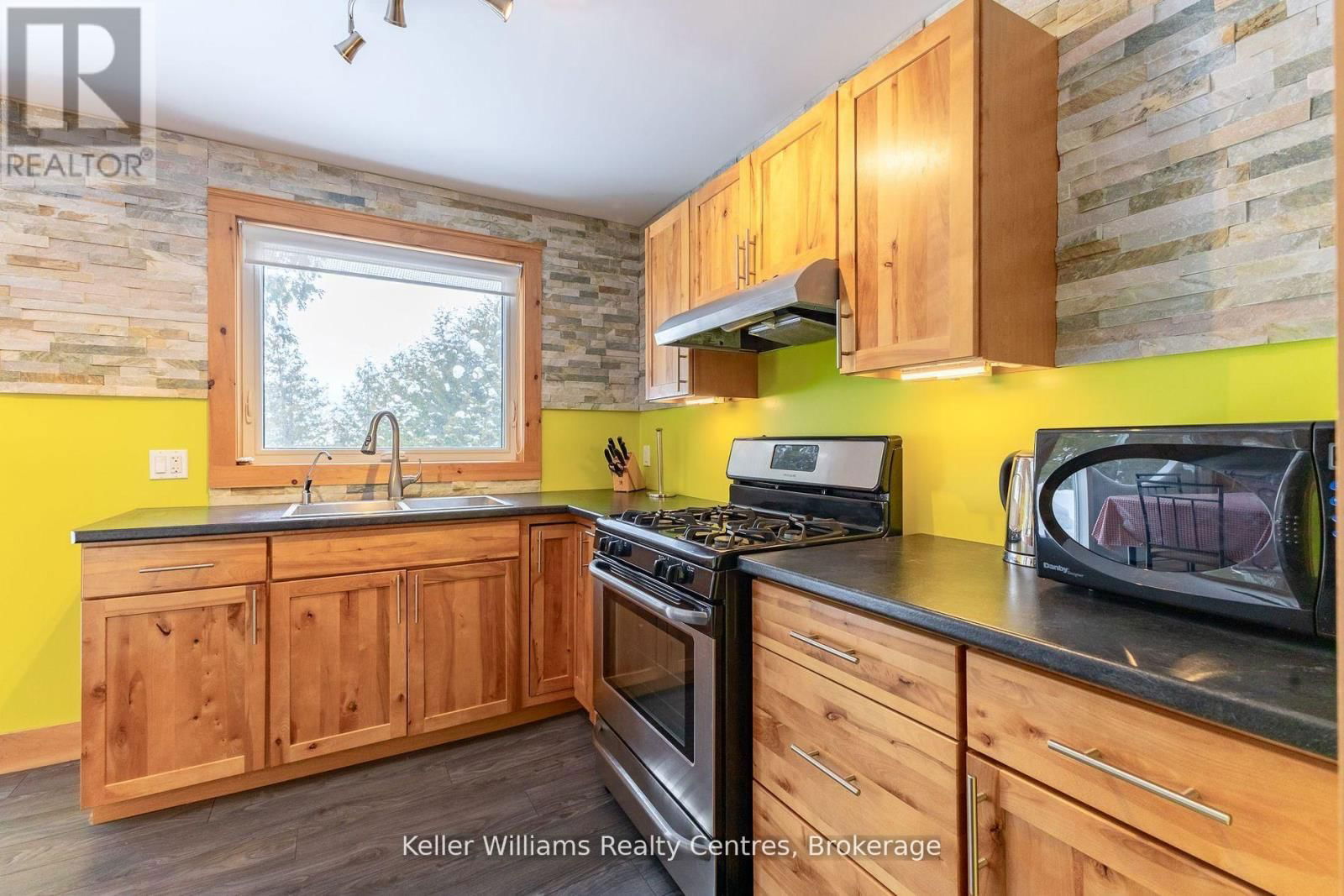 78341 JOHN STREET Image 16