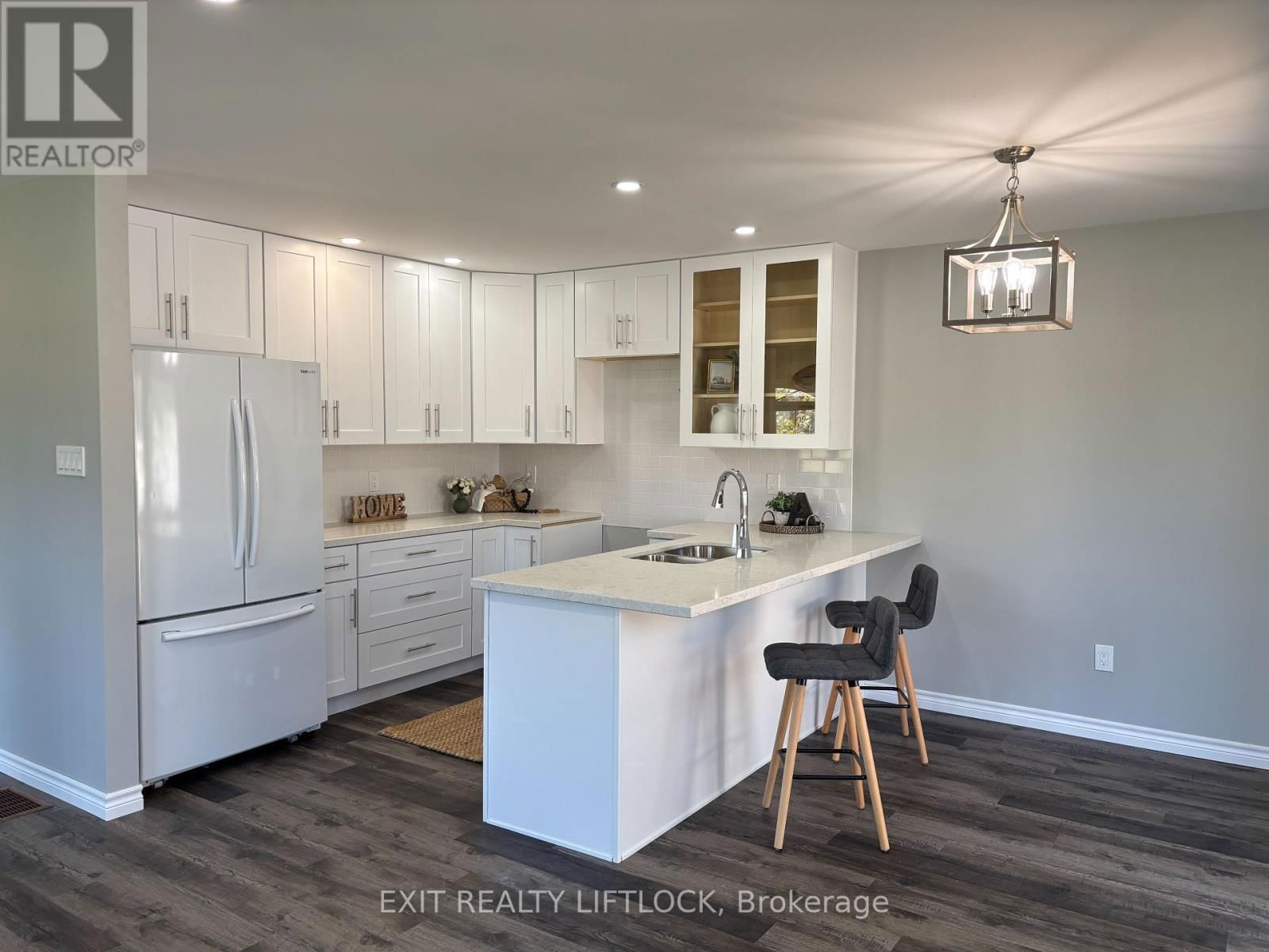 1018 BAKER STREET Image 11
