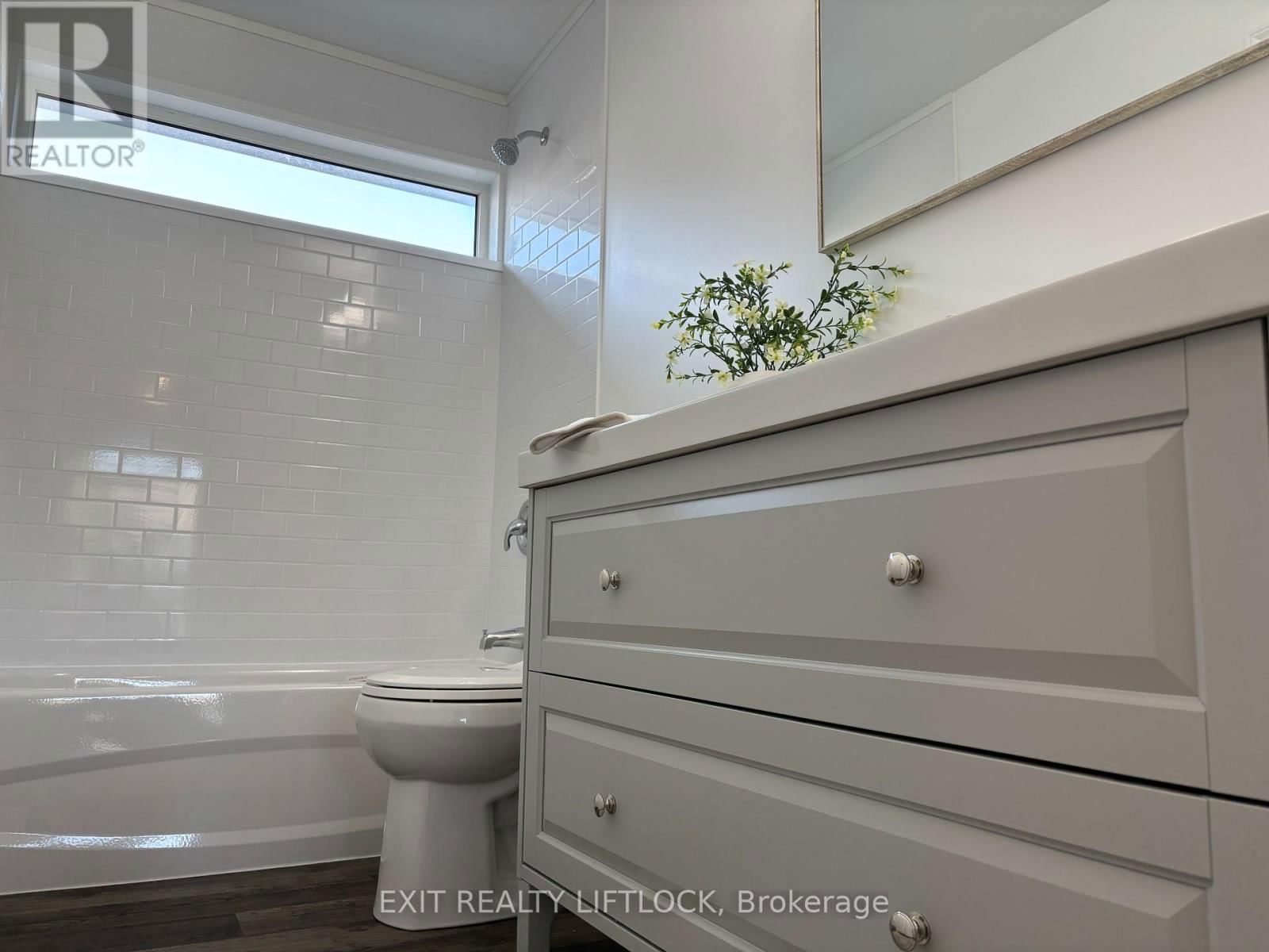 1018 BAKER STREET Image 16