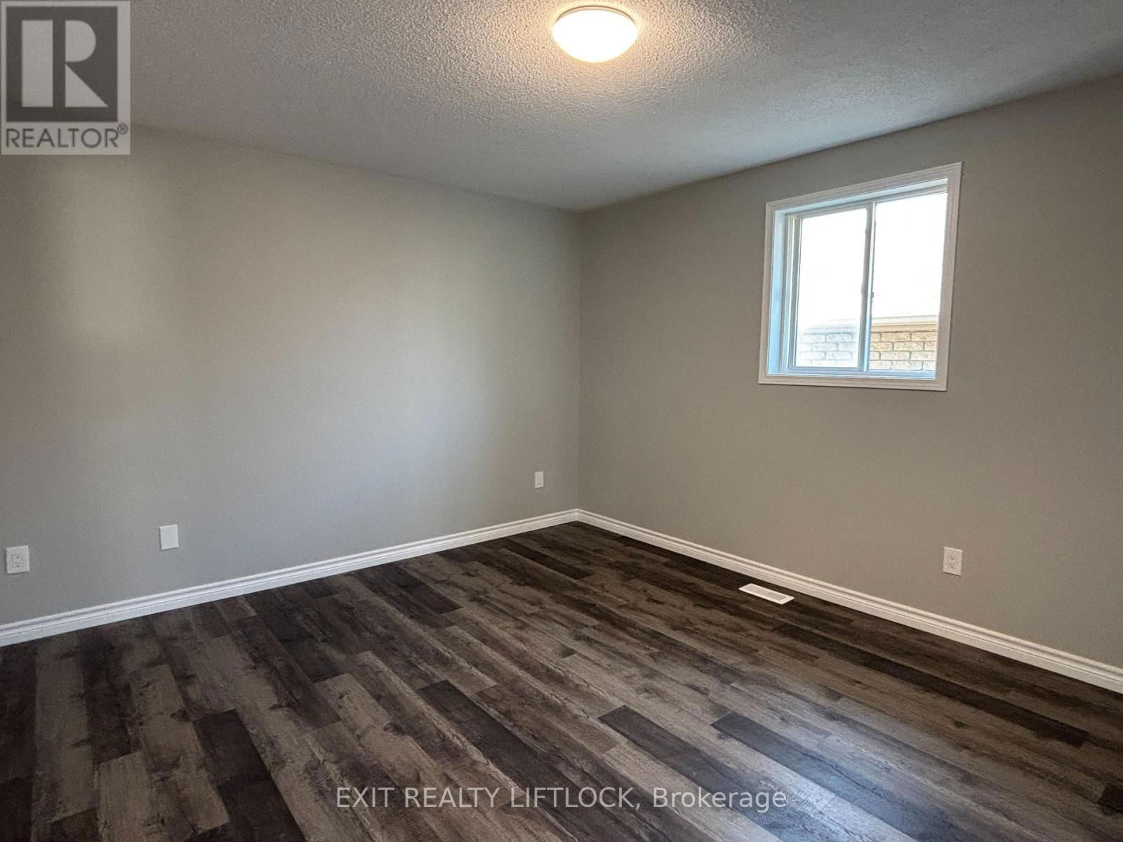 1018 BAKER STREET Image 19