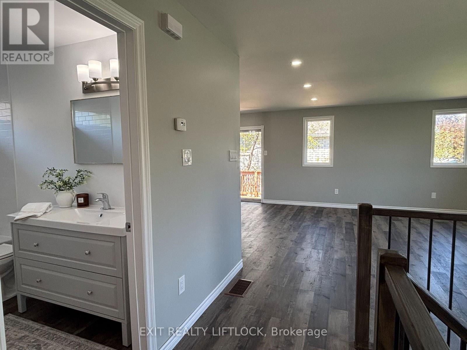 1018 BAKER STREET Image 5