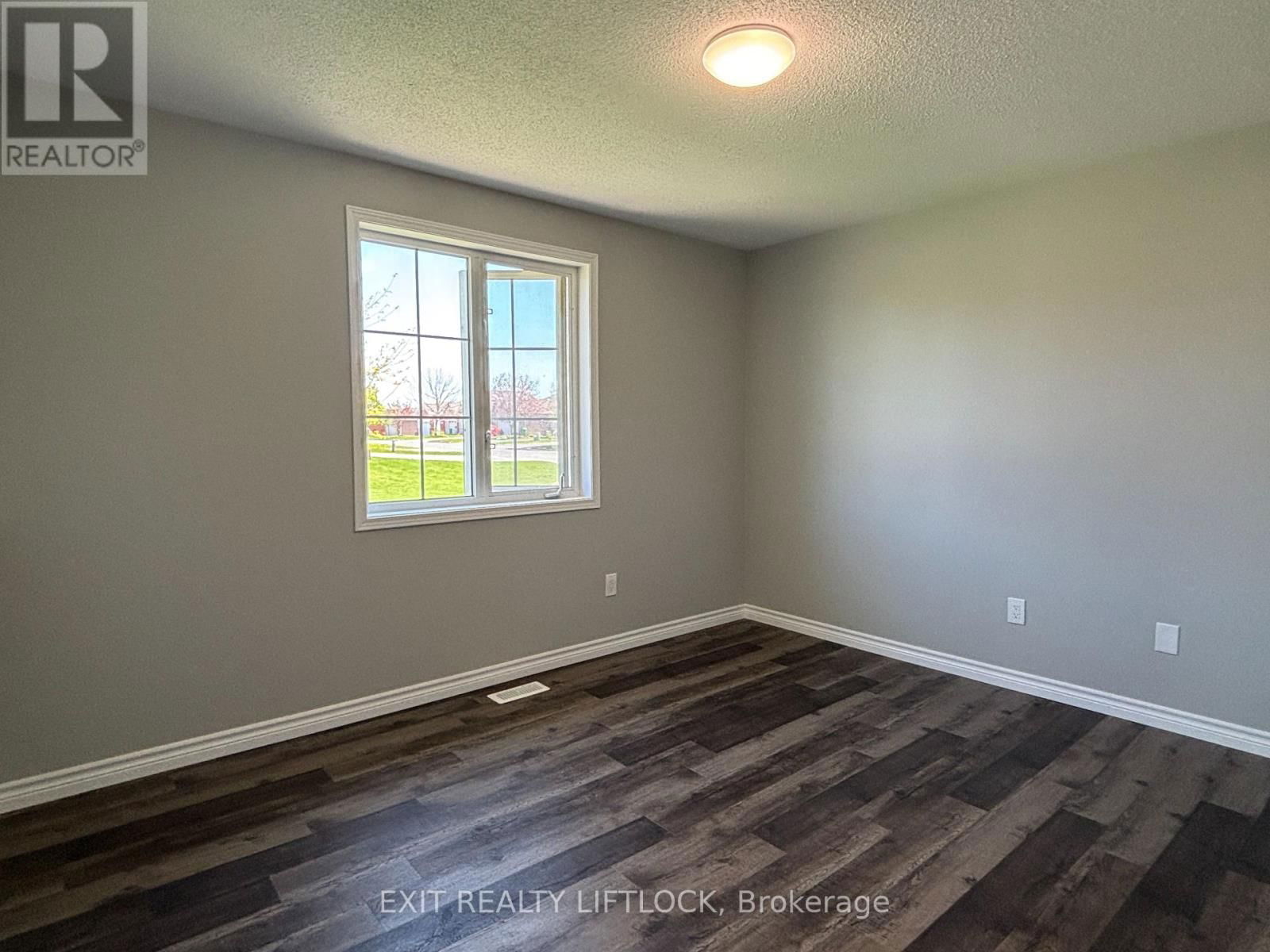 1018 BAKER STREET Image 9