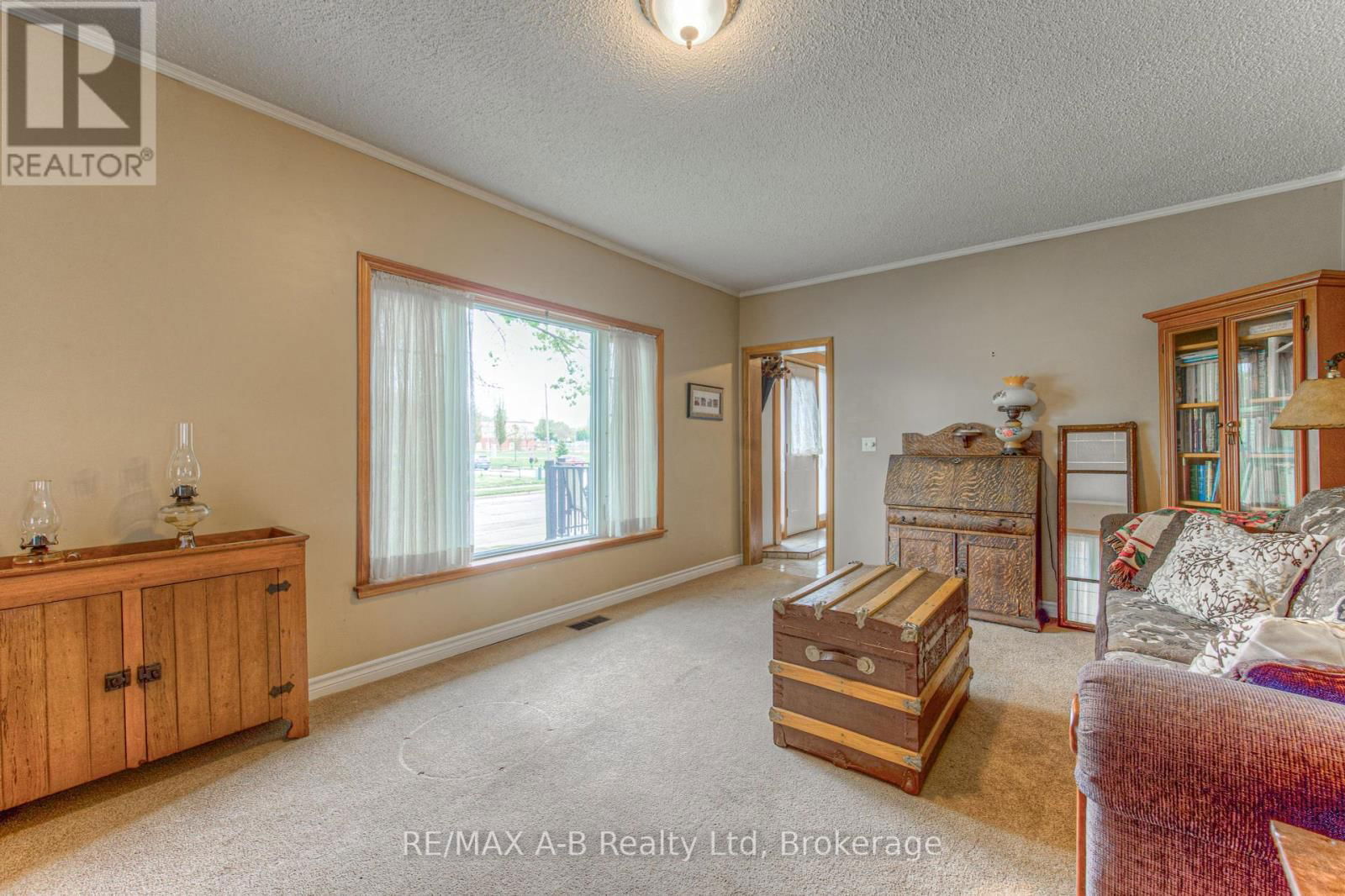 192 TAYLOR STREET Image 11