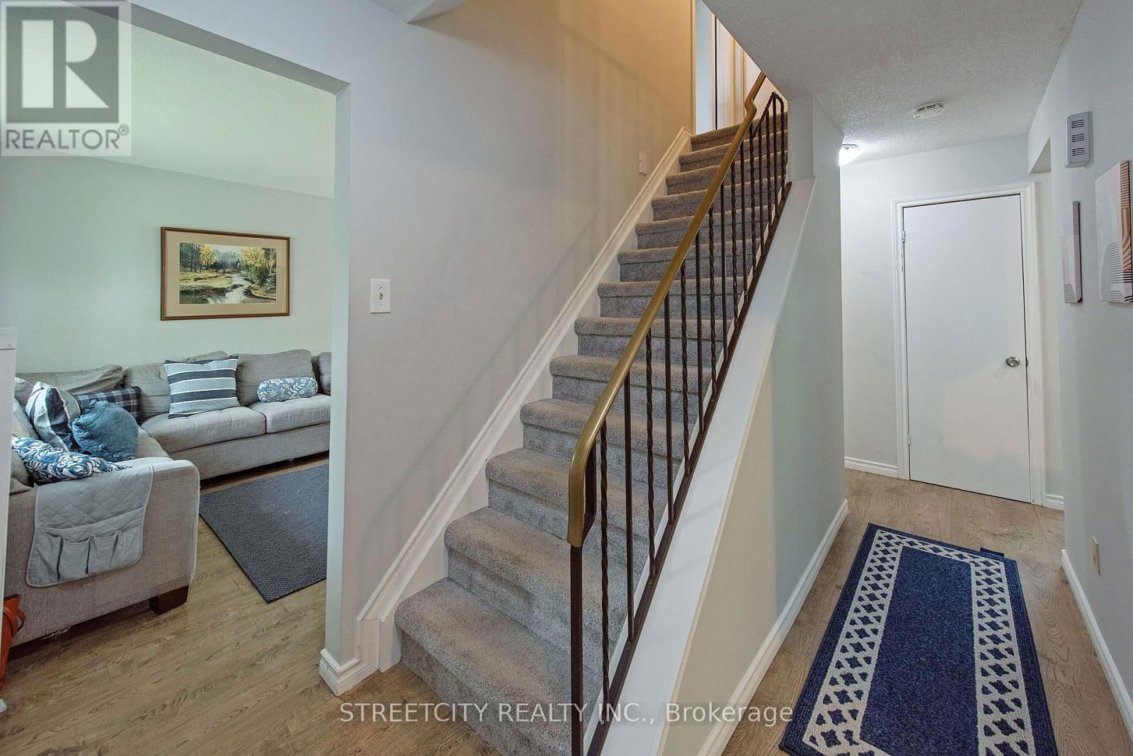 138 CARLYLE DRIVE Image 10