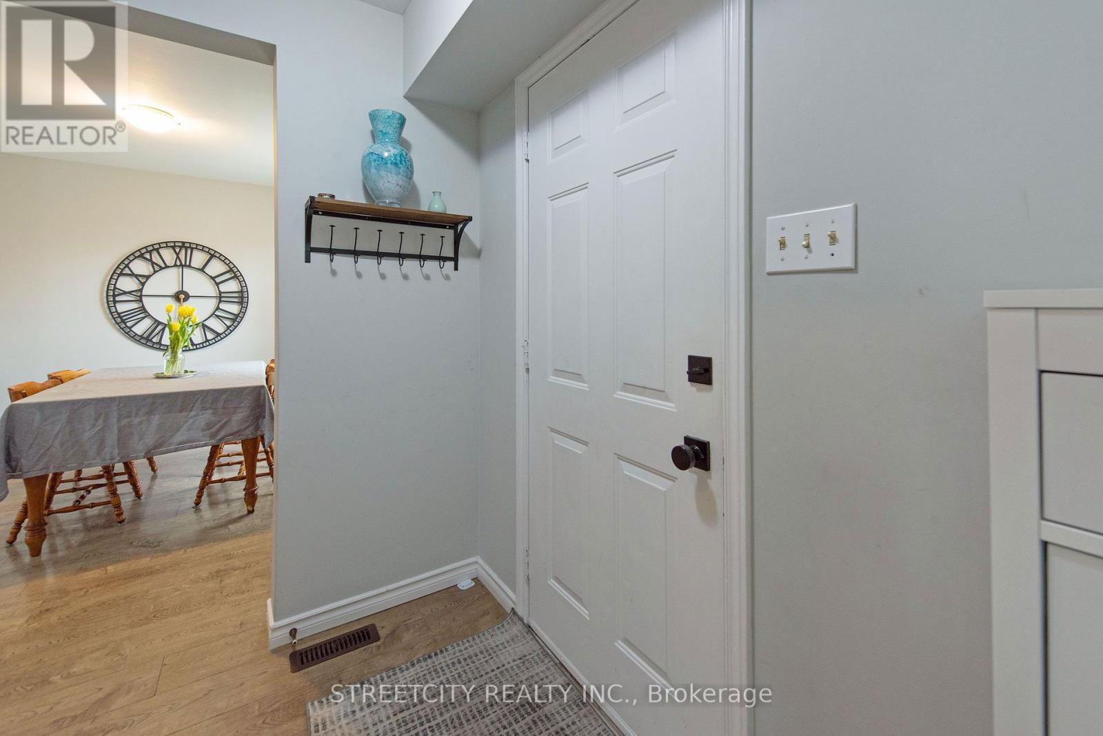 138 CARLYLE DRIVE Image 11