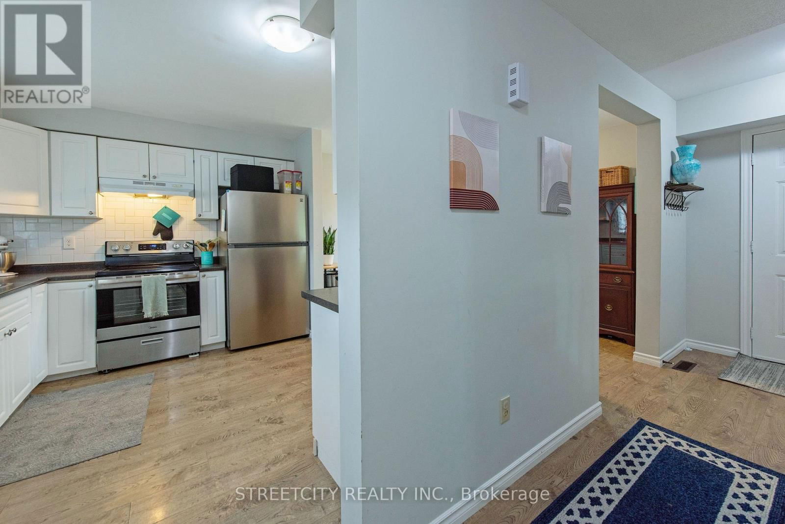 138 CARLYLE DRIVE Image 15