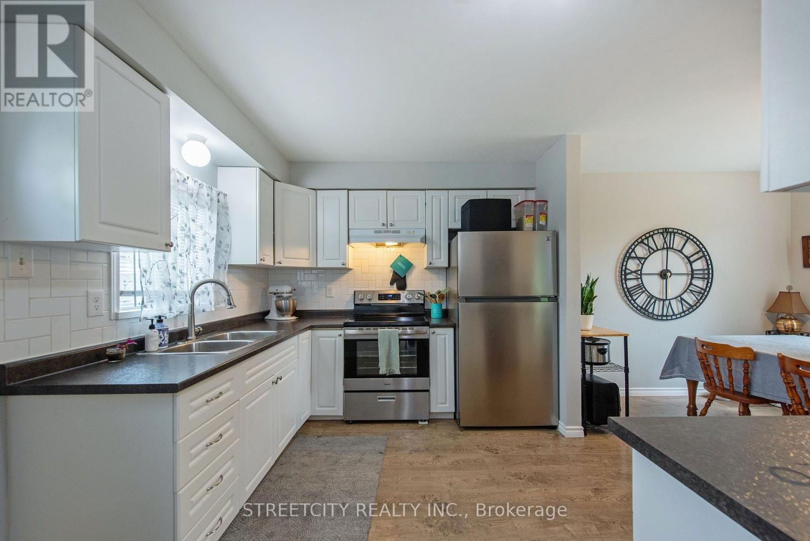 138 CARLYLE DRIVE Image 16