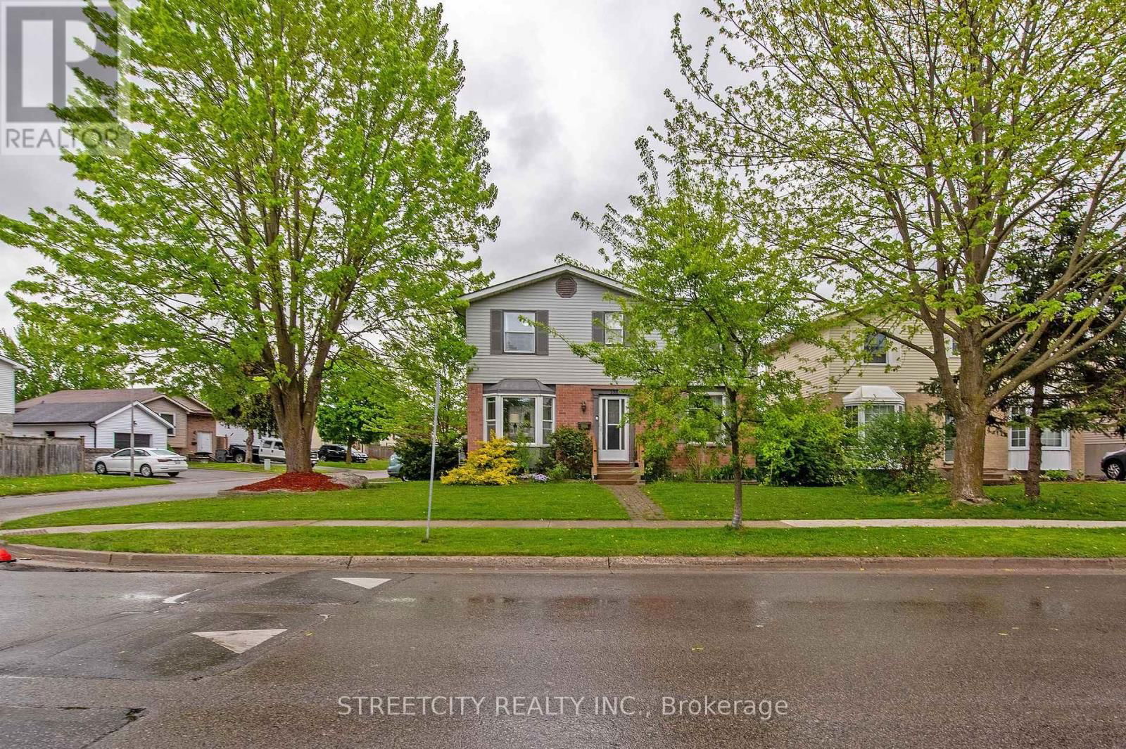 138 CARLYLE DRIVE Image 2