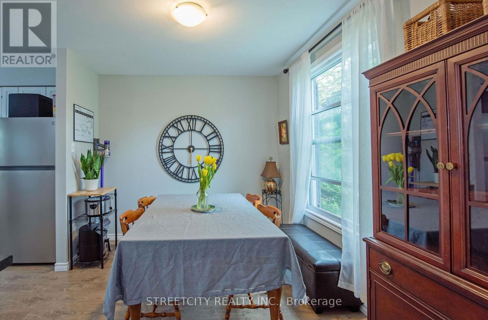 138 CARLYLE DRIVE Image 26